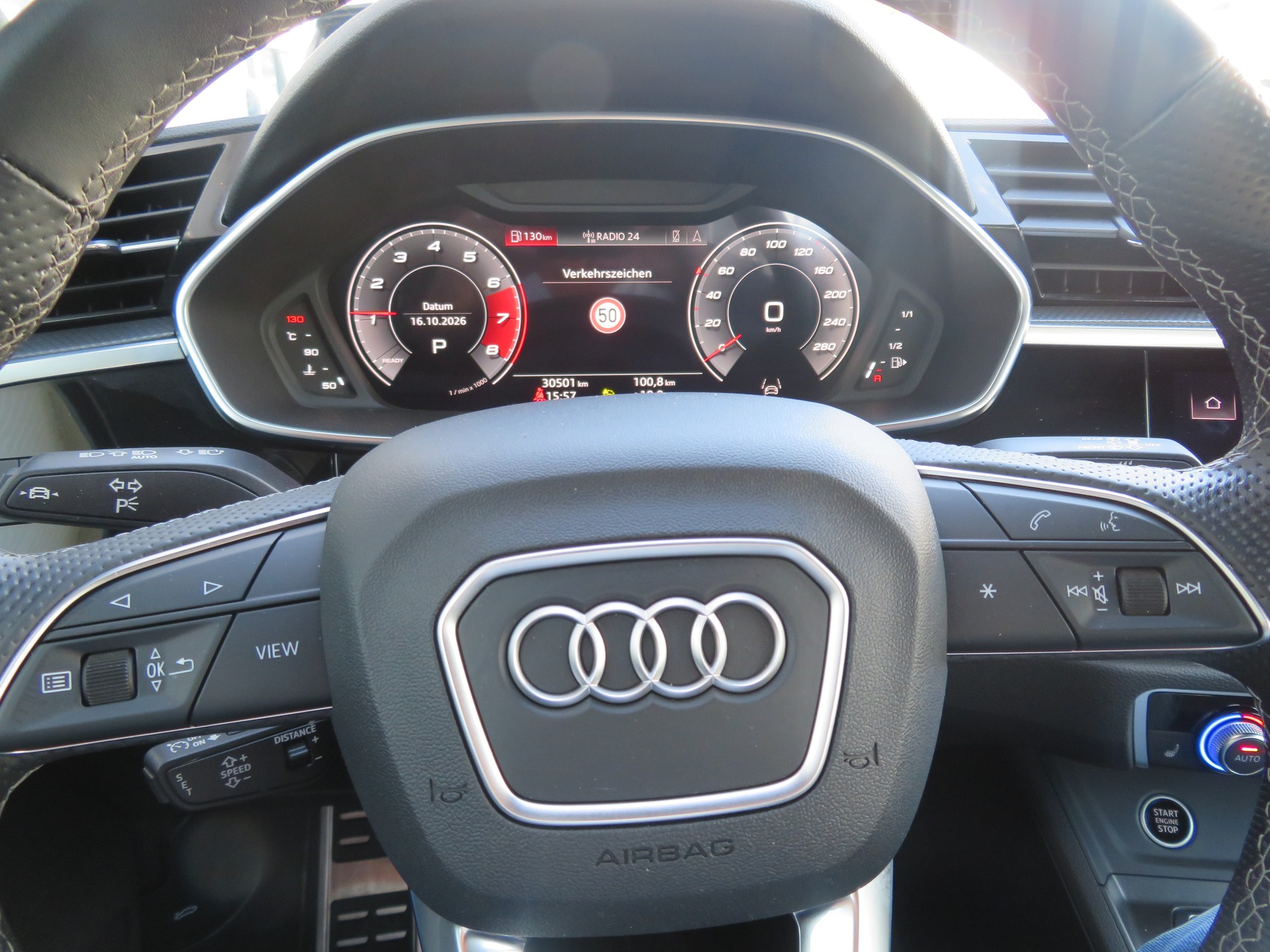 AUDI Q3 40 TFSI S line quattro S-tronic-image-5