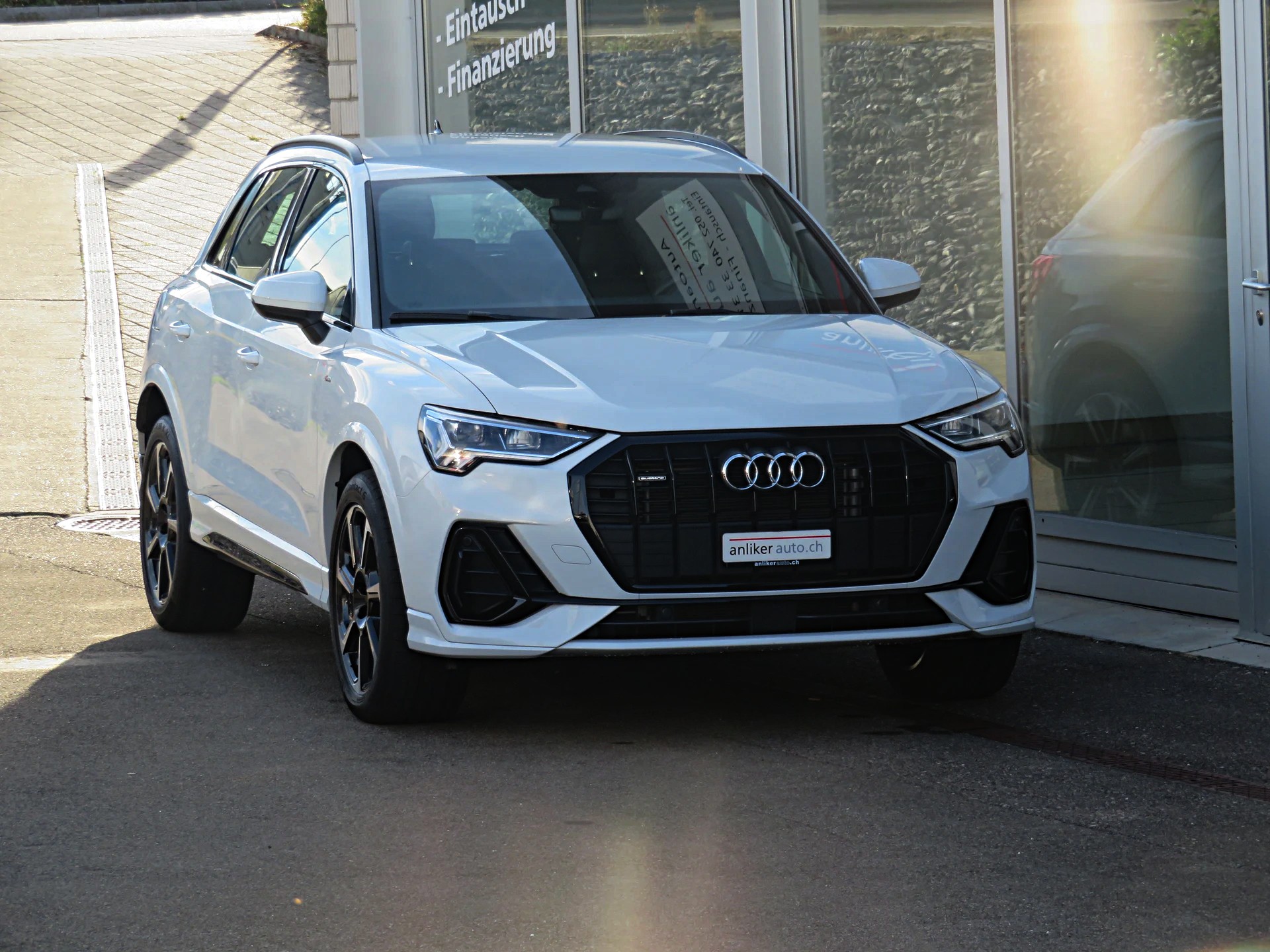 AUDI Q3 40 TFSI S line quattro S-tronic-image-1
