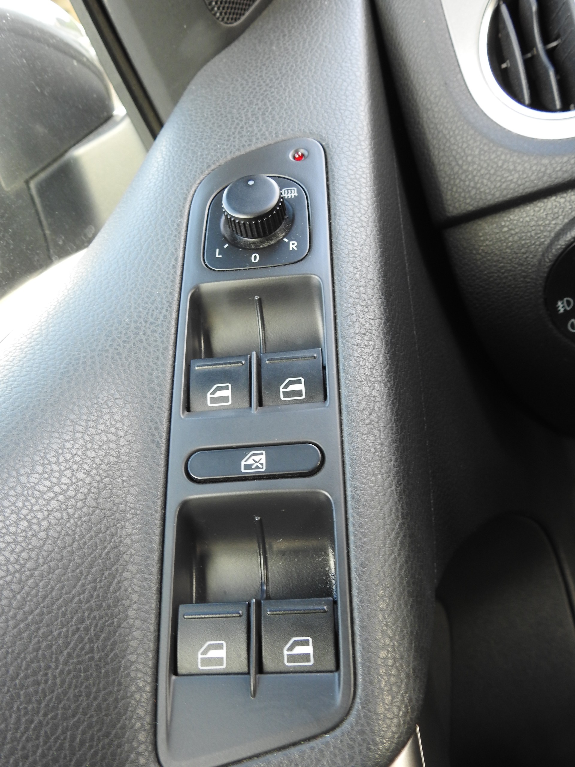 VW Tiguan 2.0 TDI Sport&Style Tiptronic-image-23