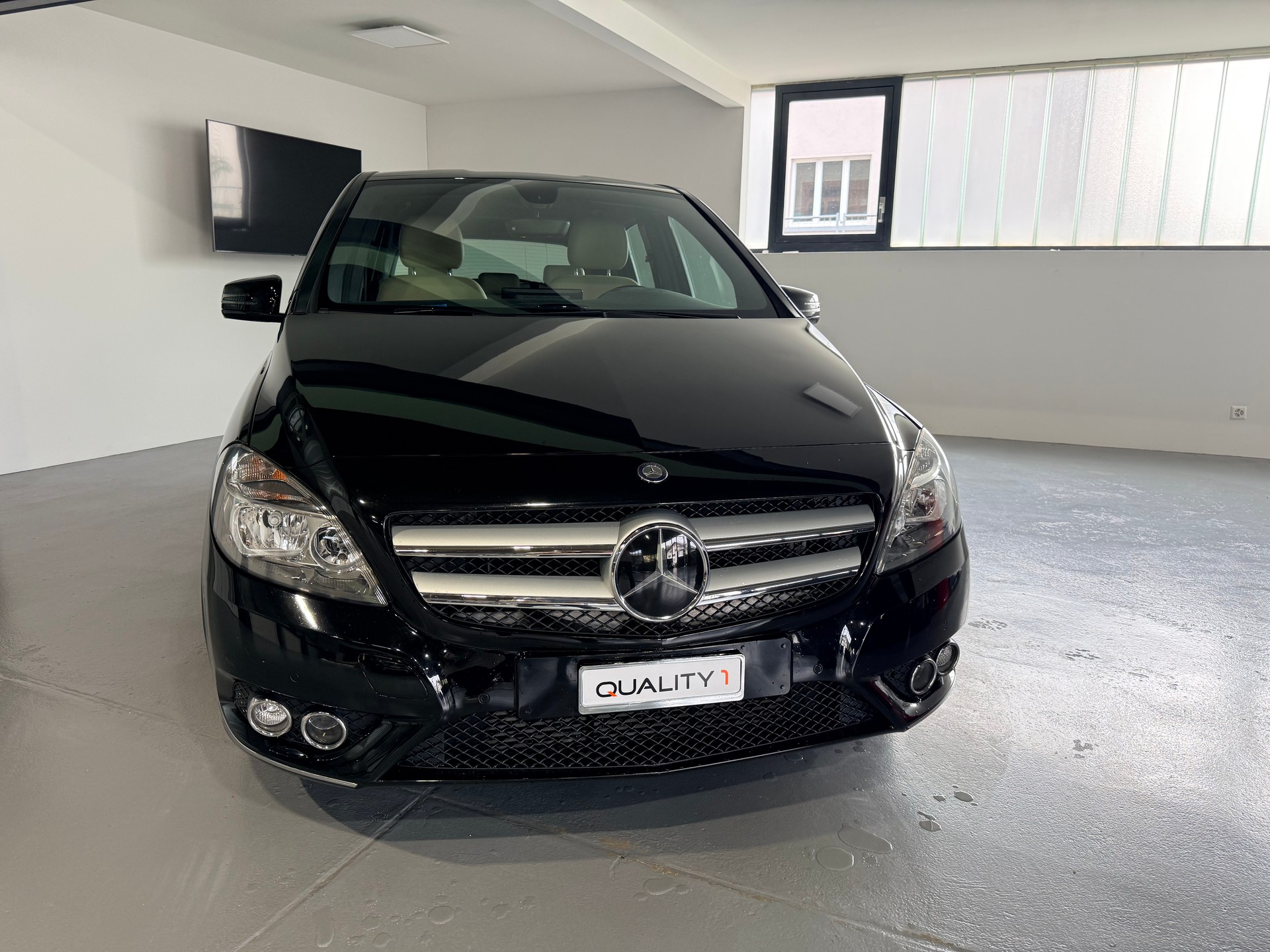 MERCEDES-BENZ B 180 Active Edition