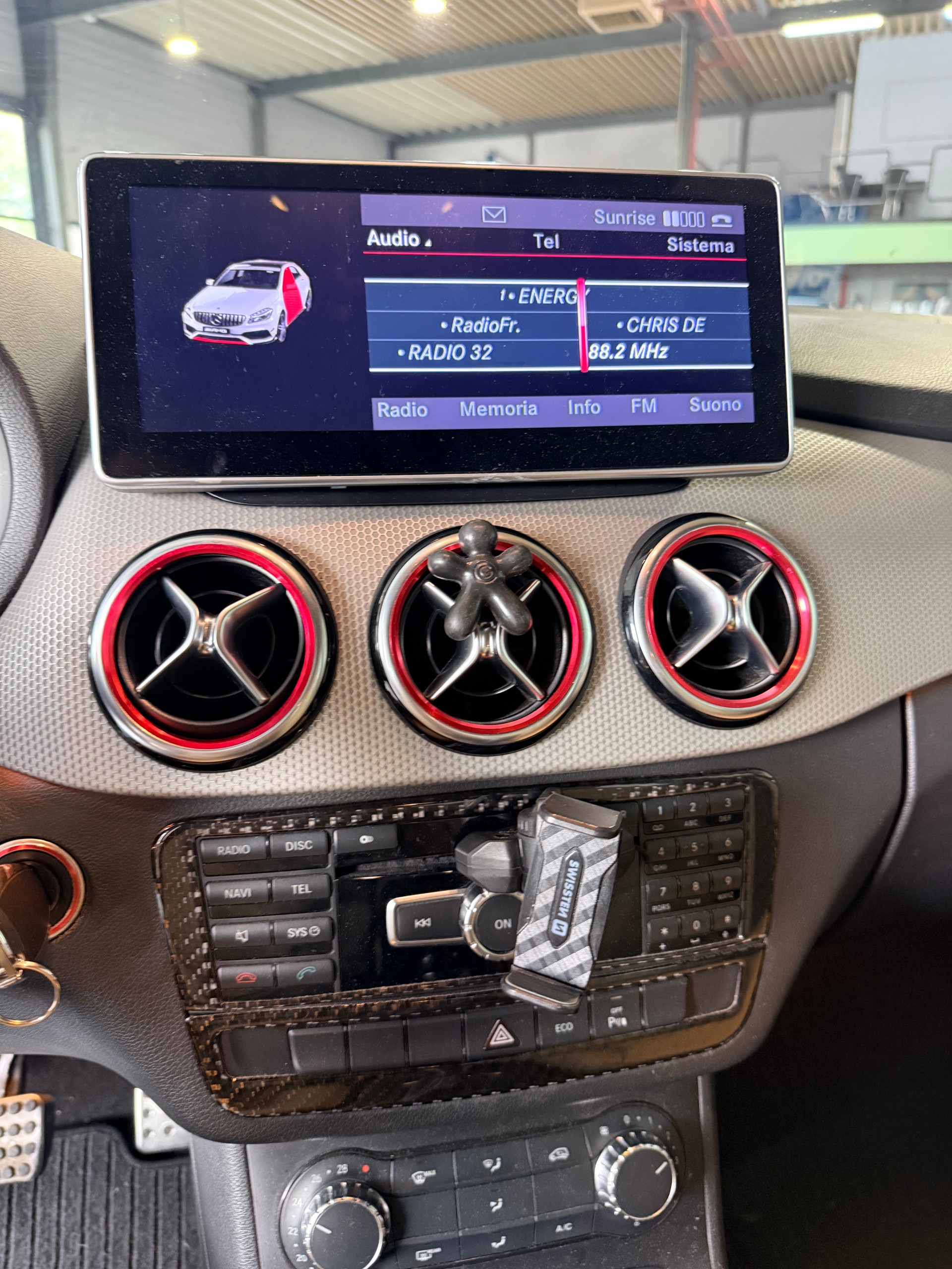 MERCEDES-BENZ B 180 Active Edition-image-11