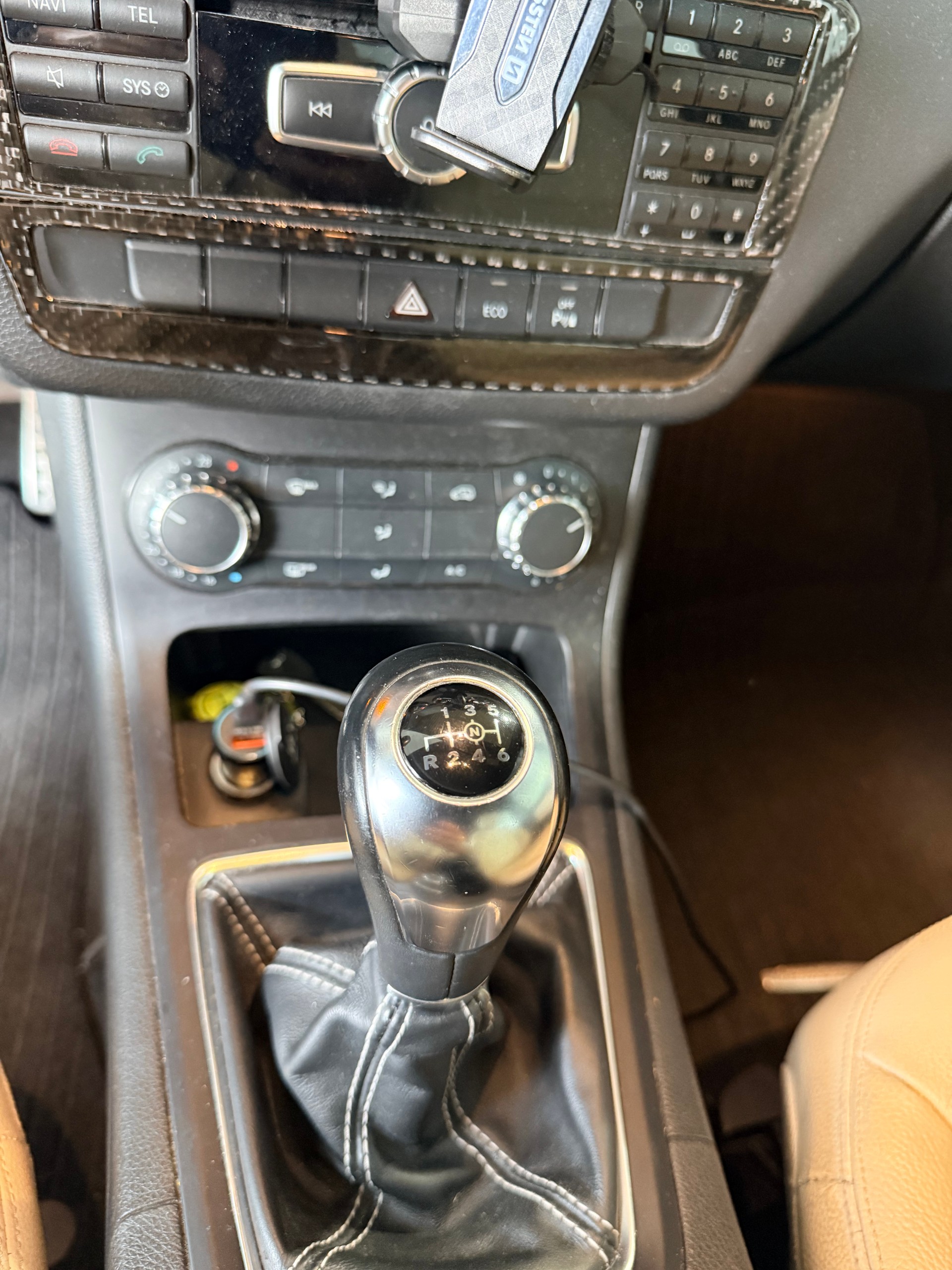 MERCEDES-BENZ B 180 Active Edition-image-10