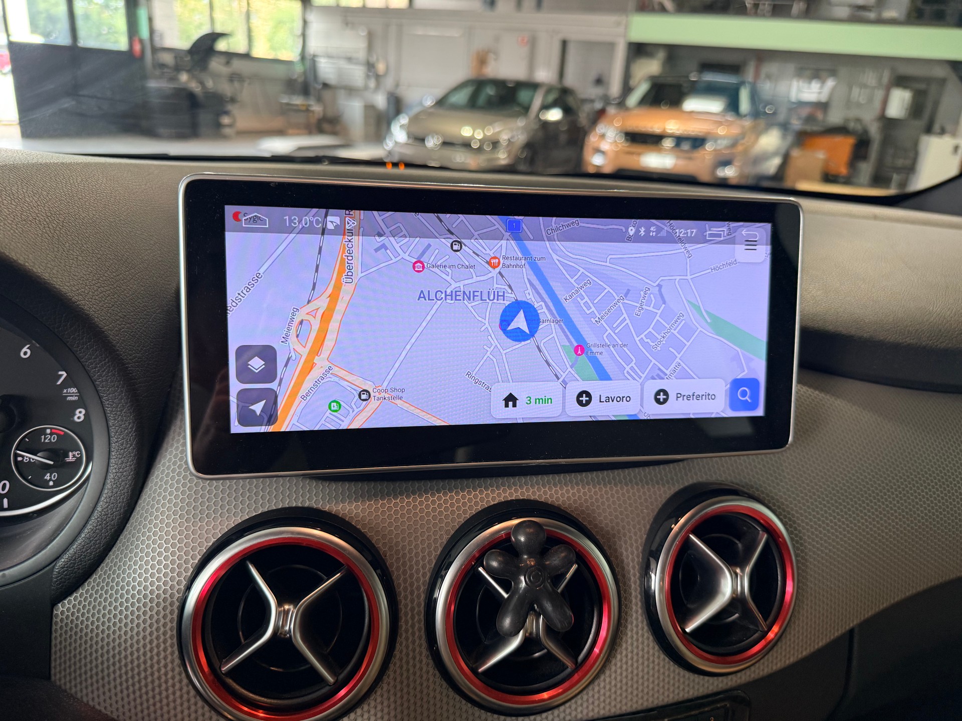 MERCEDES-BENZ B 180 Active Edition-image-15