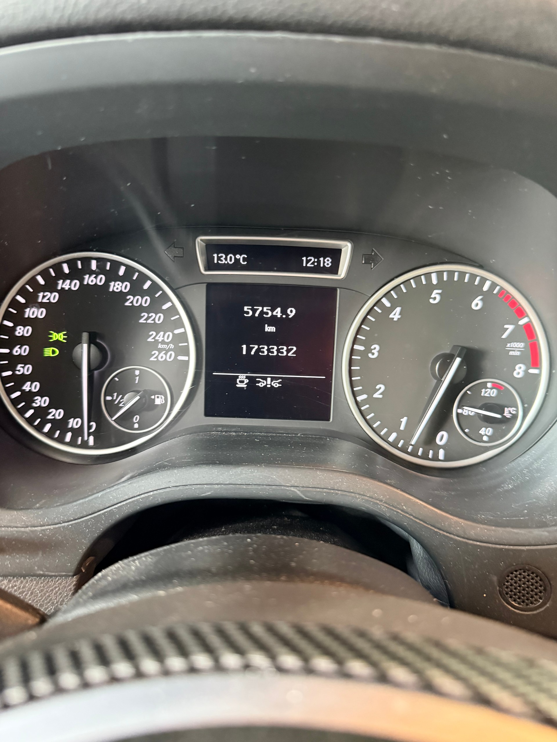 MERCEDES-BENZ B 180 Active Edition-image-13