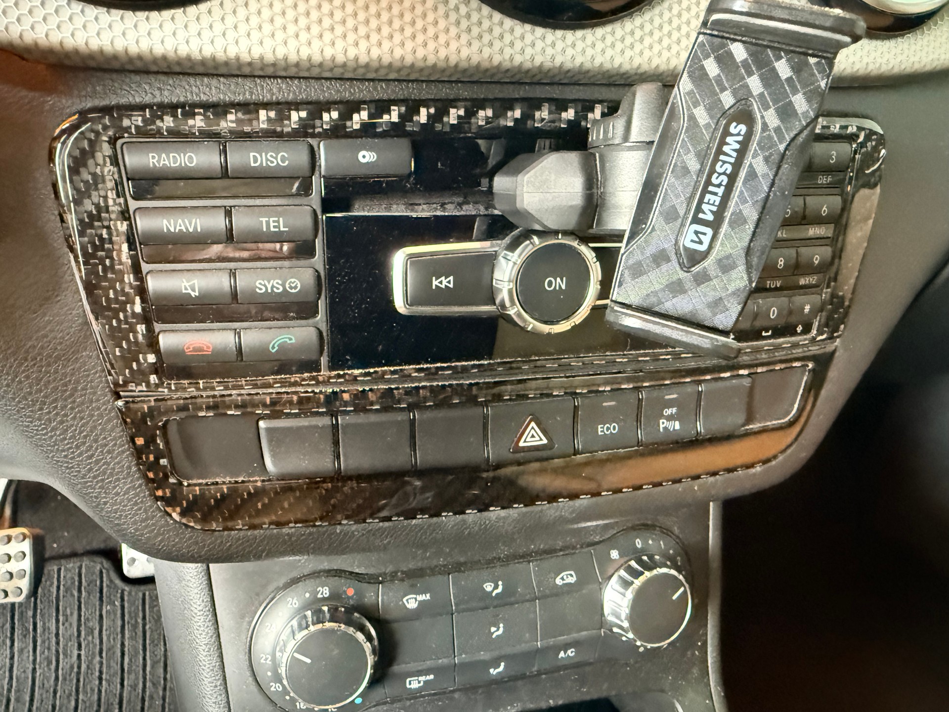 MERCEDES-BENZ B 180 Active Edition-image-12