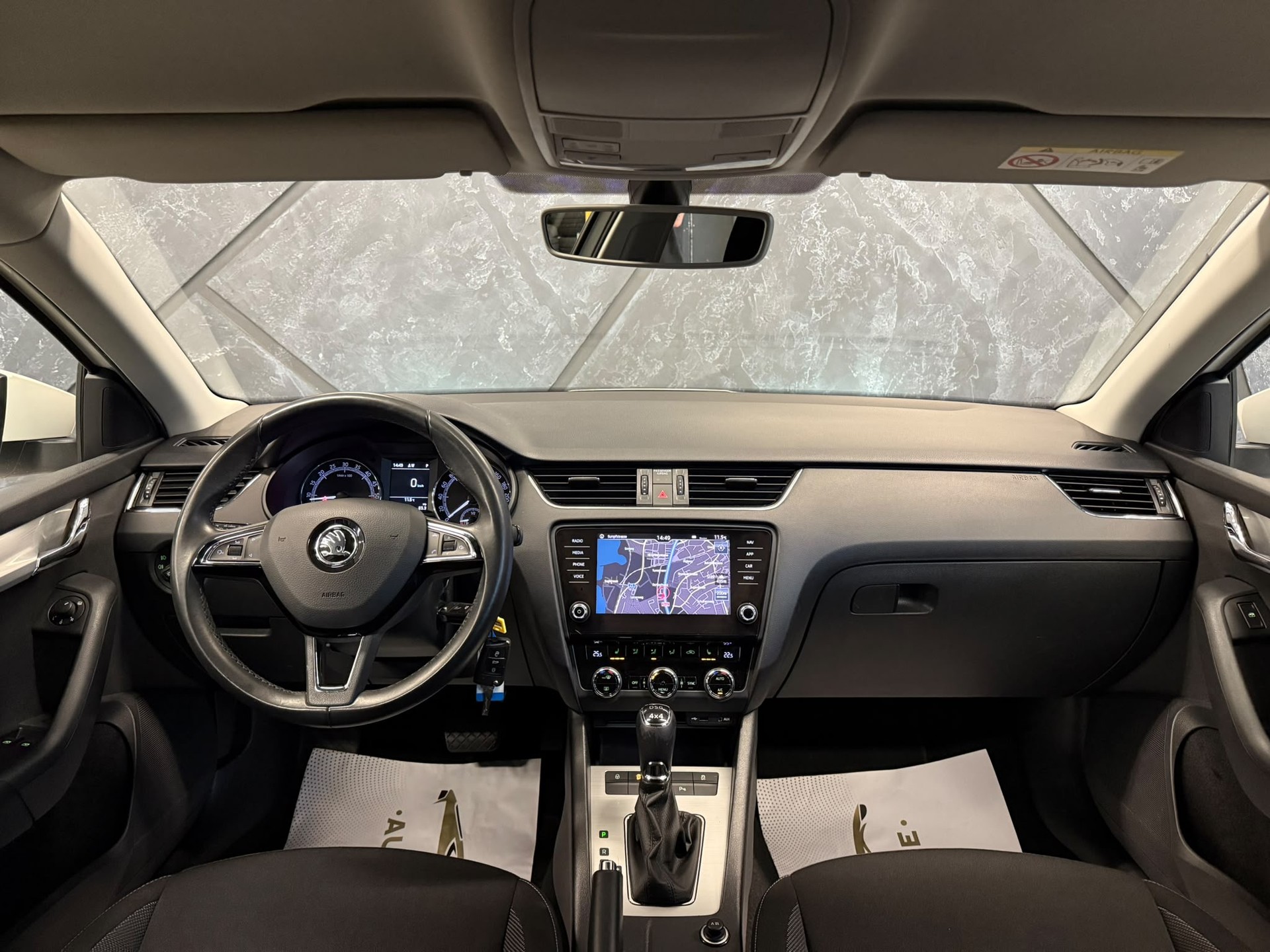 SKODA Octavia Combi 2.0 TDI Style 4x4-image-8