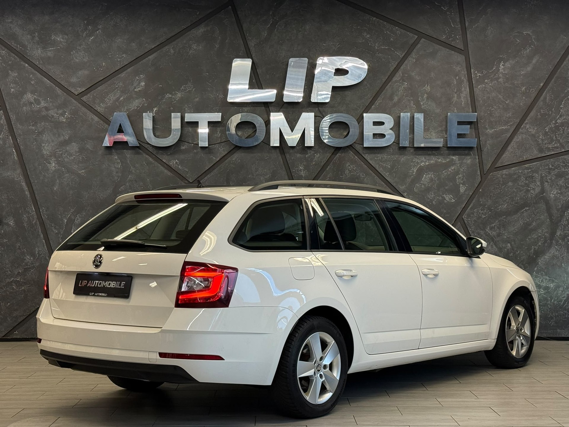 SKODA Octavia Combi 2.0 TDI Style 4x4-image-5