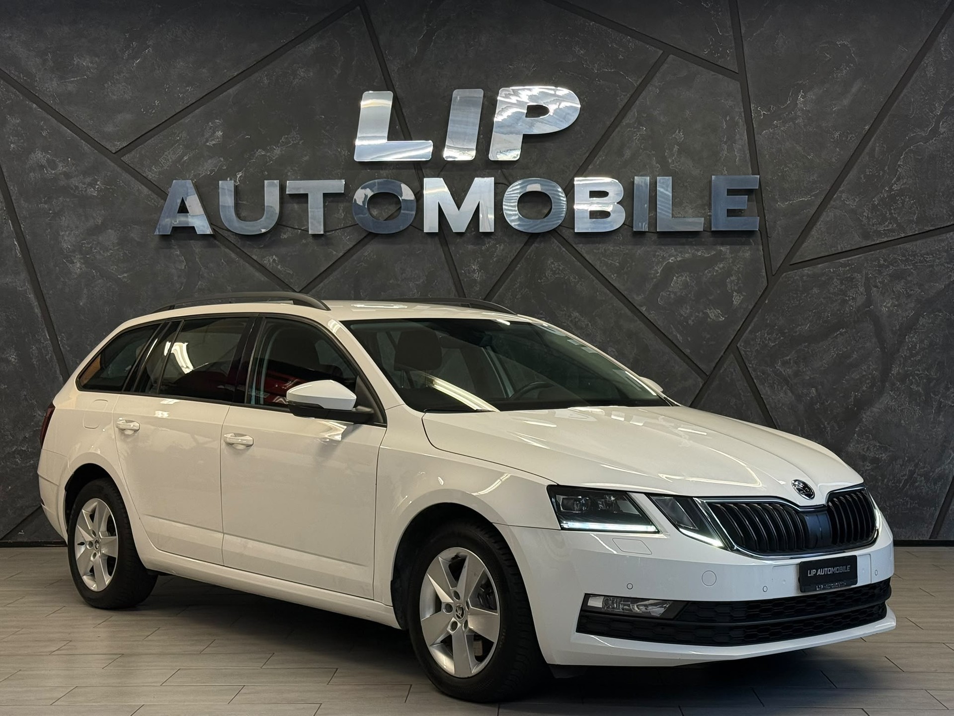 SKODA Octavia Combi 2.0 TDI Style 4x4-image-2