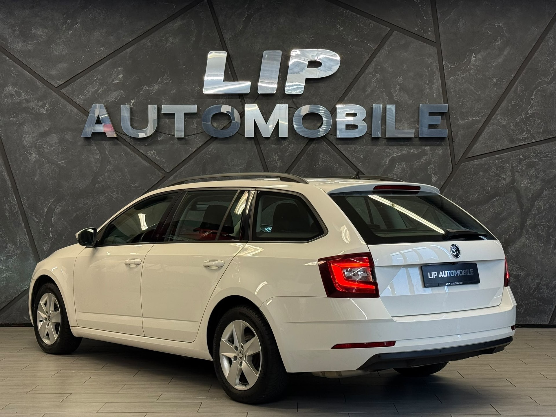 SKODA Octavia Combi 2.0 TDI Style 4x4-image-7