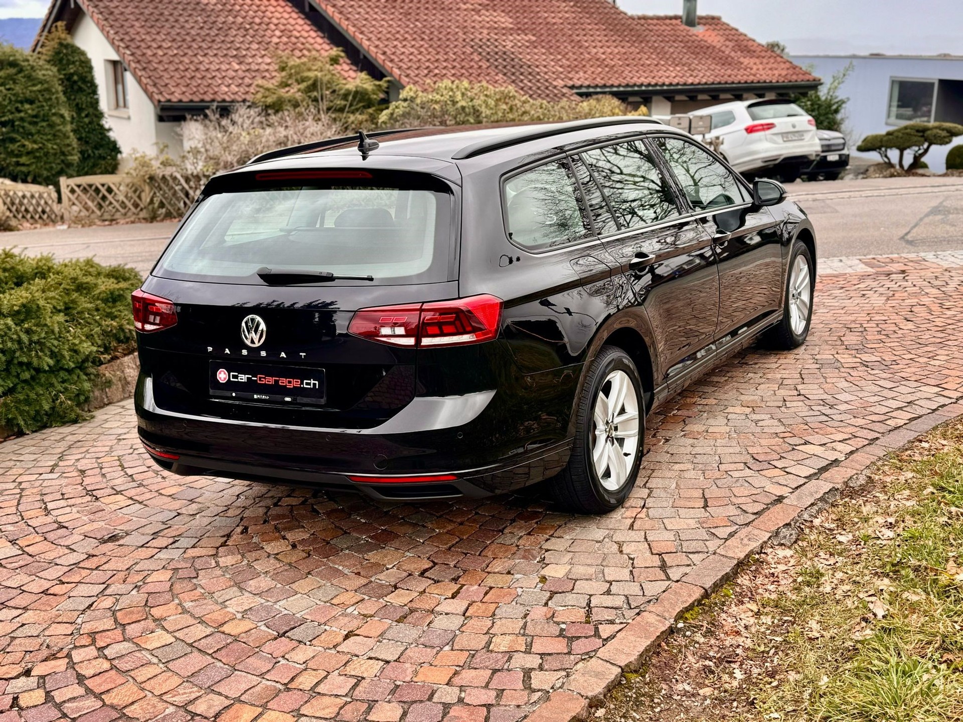 VW Passat 2.0 TDI BMT Elegance DSG-image-2