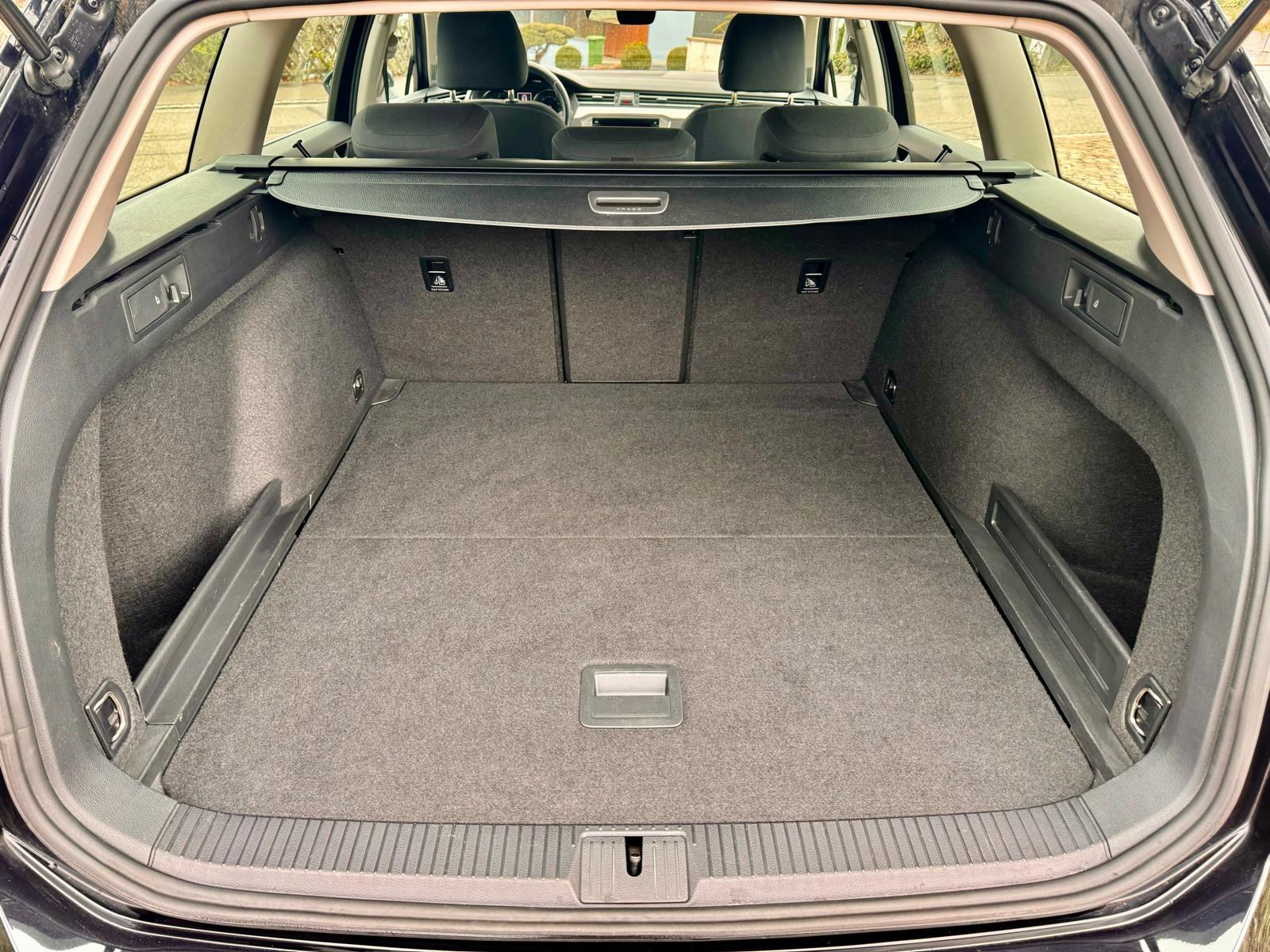 VW Passat 2.0 TDI BMT Elegance DSG-image-9