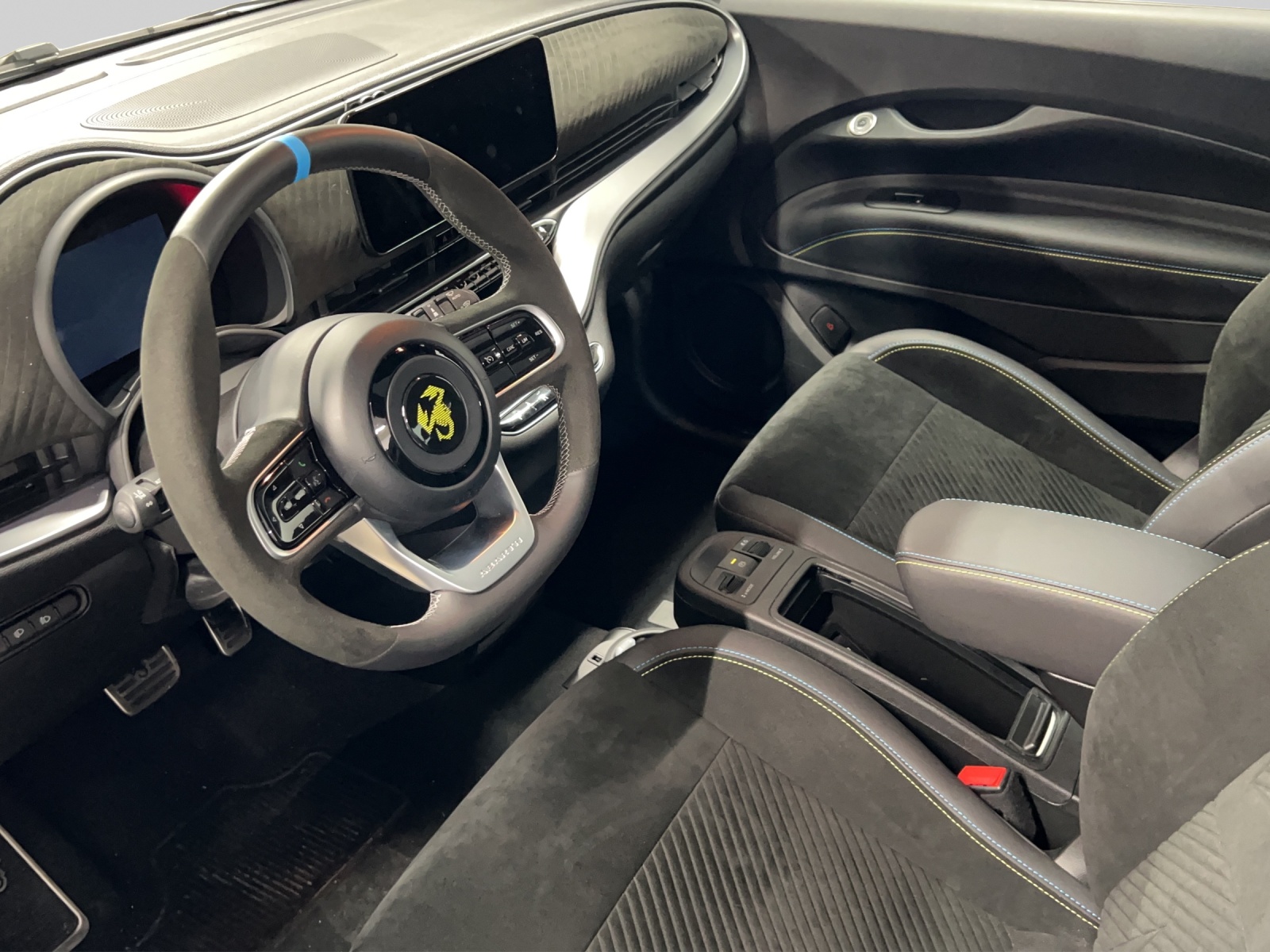 FIAT Abarth 500e Turismo-image-5