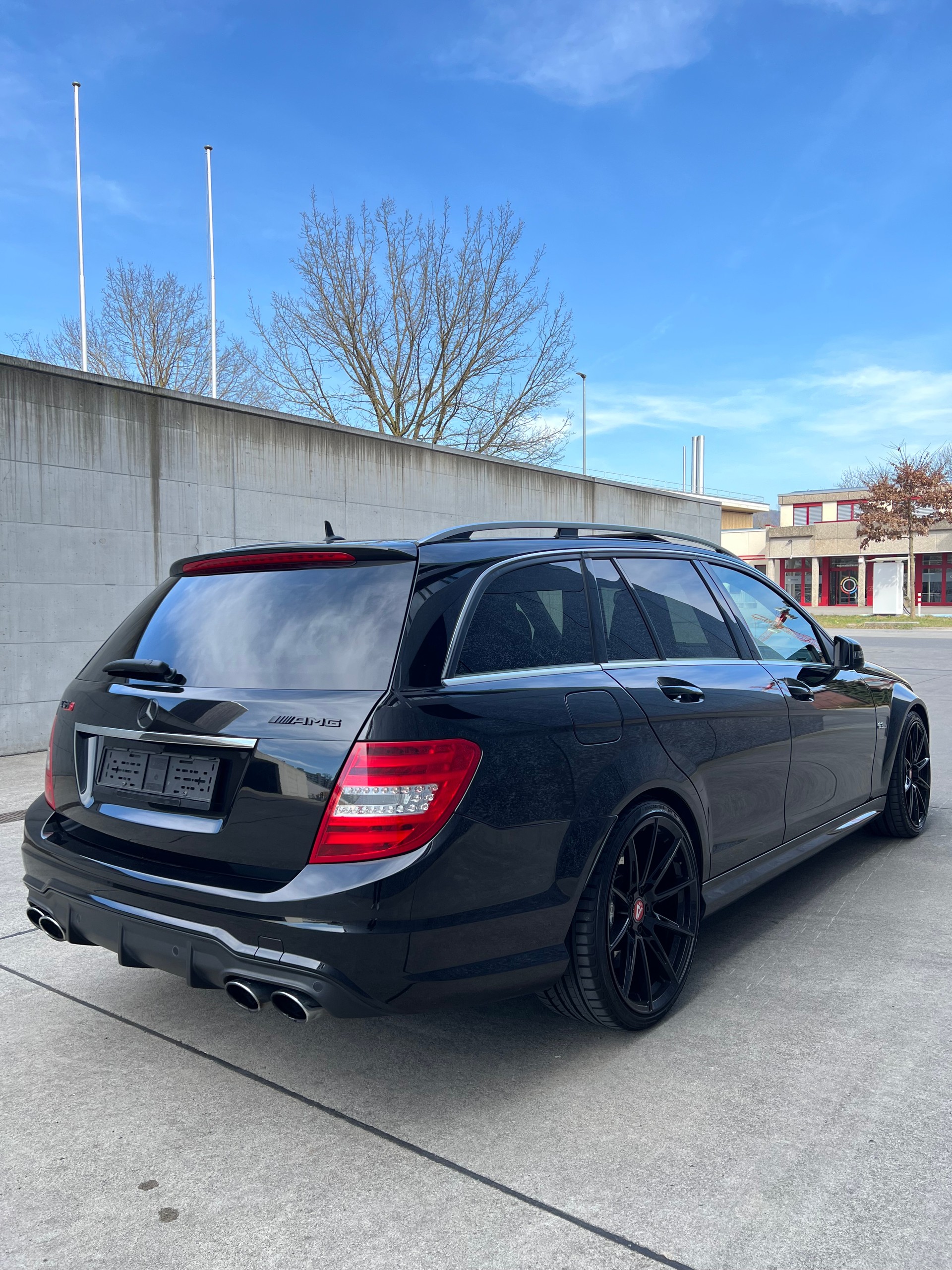 MERCEDES-BENZ C 63 AMG Avantgarde Speedshift MCT-image-4