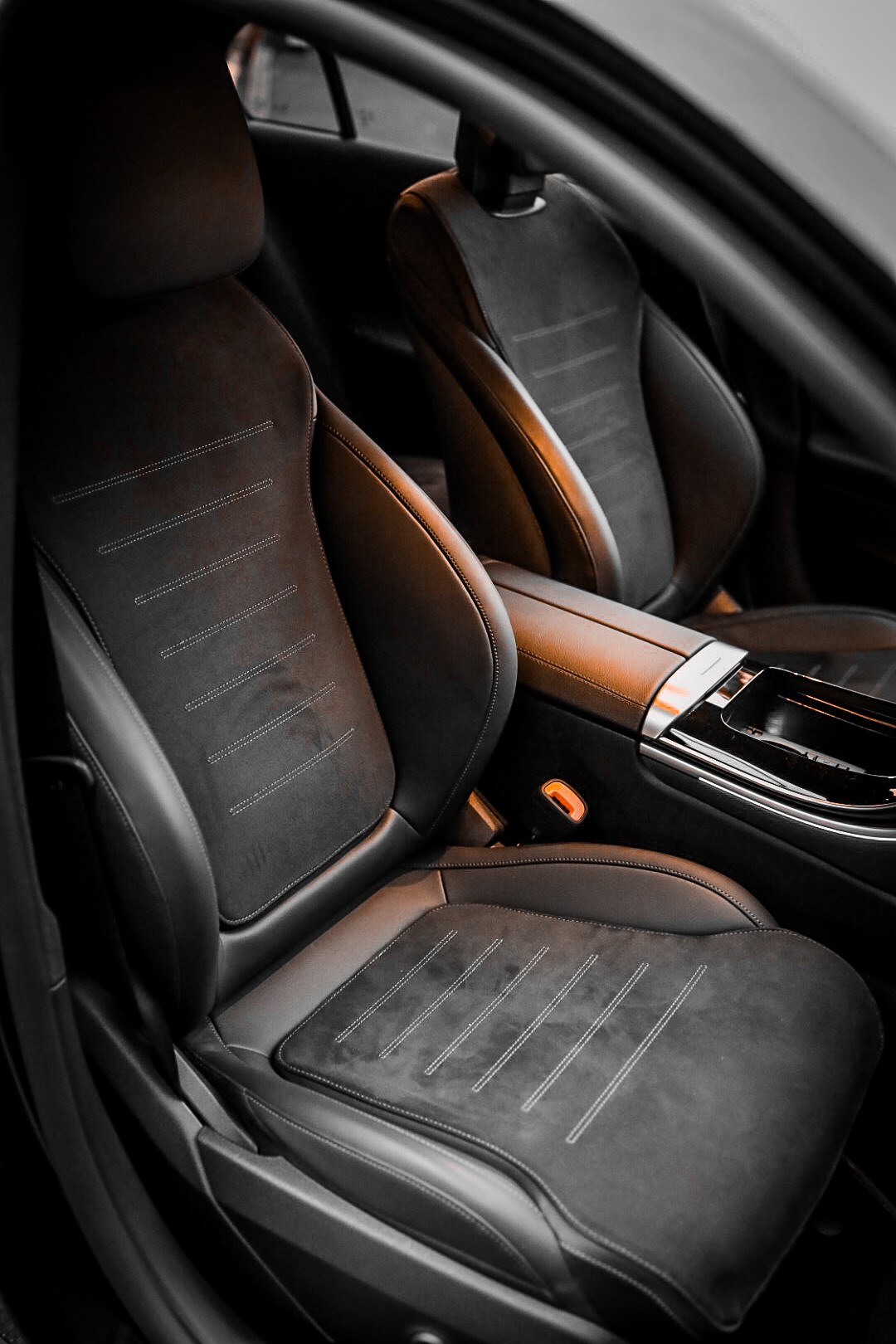 MERCEDES-BENZ C 200 4Matic AMG Line-image-12