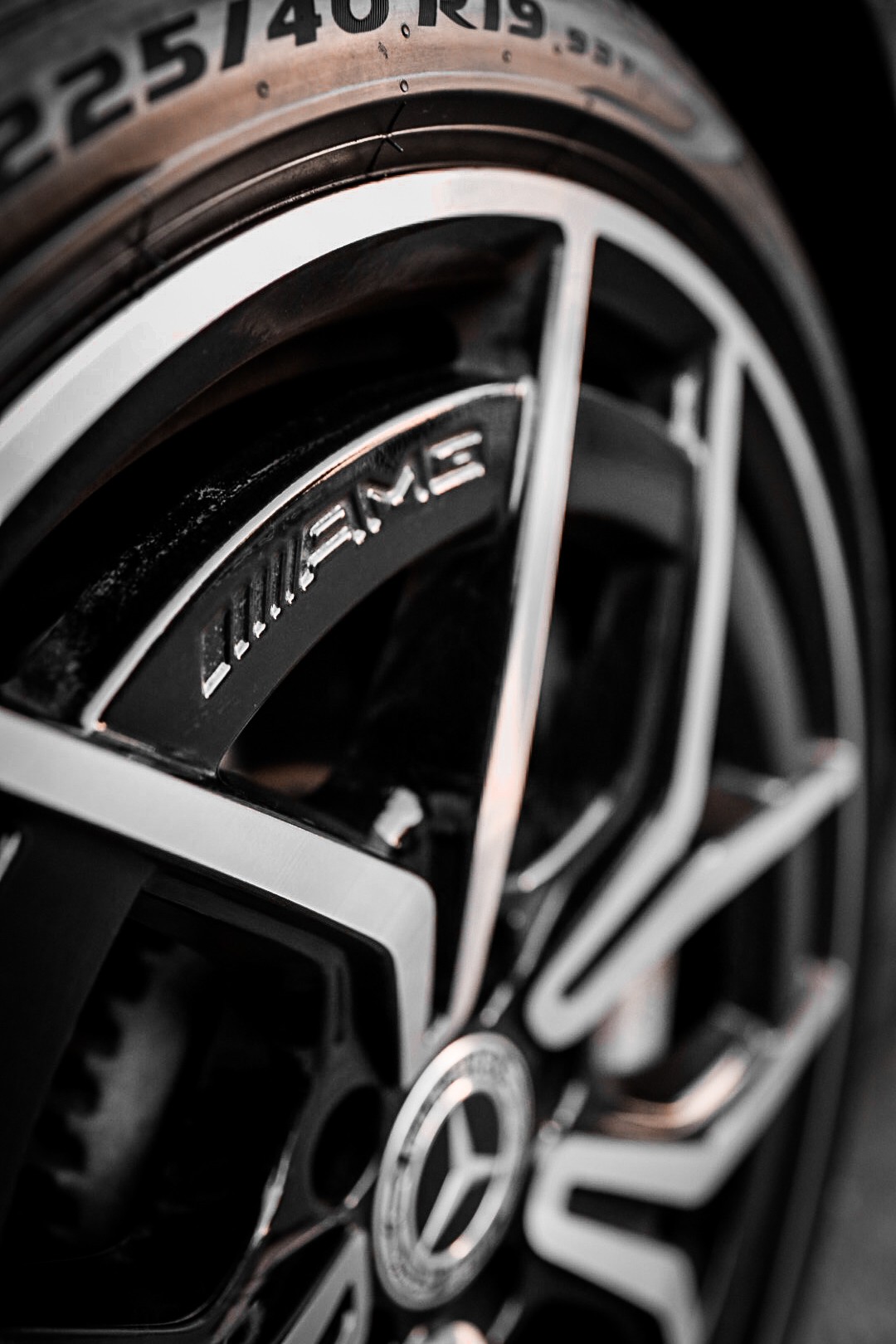 MERCEDES-BENZ C 200 4Matic AMG Line-image-13