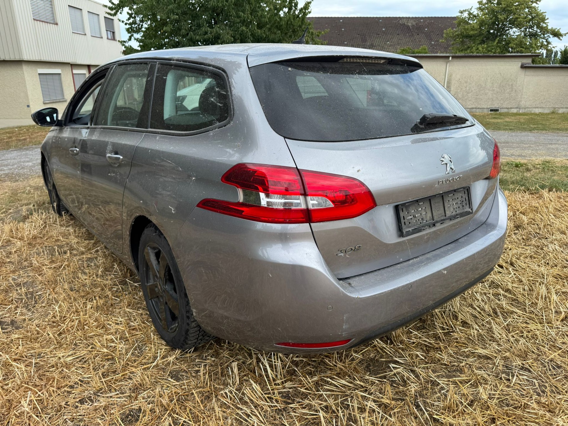 PEUGEOT 308 SW 1.2 THP Active-image-6
