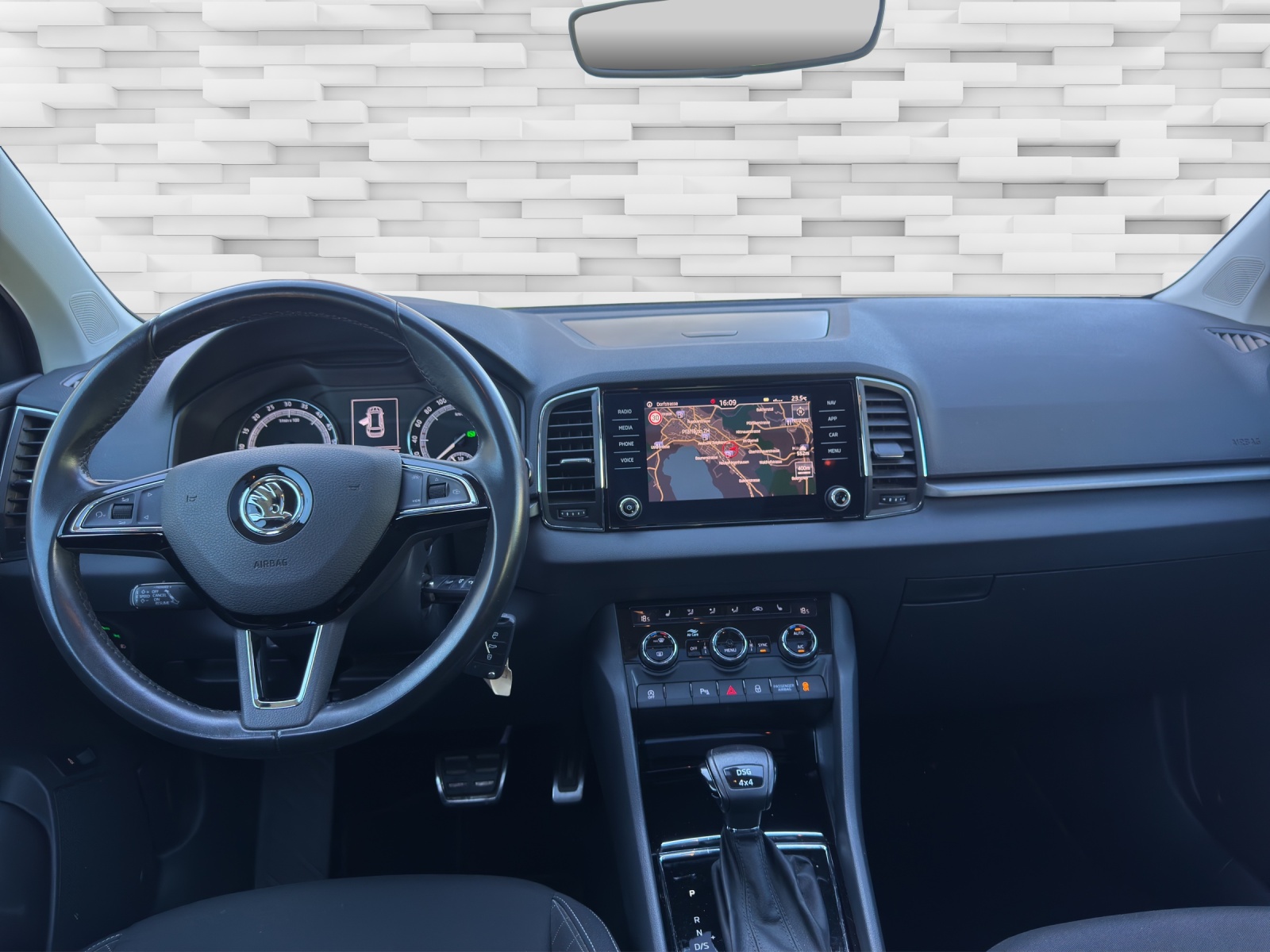 SKODA Karoq 2.0 TDI CR Smile 4x4 DSG-image-10