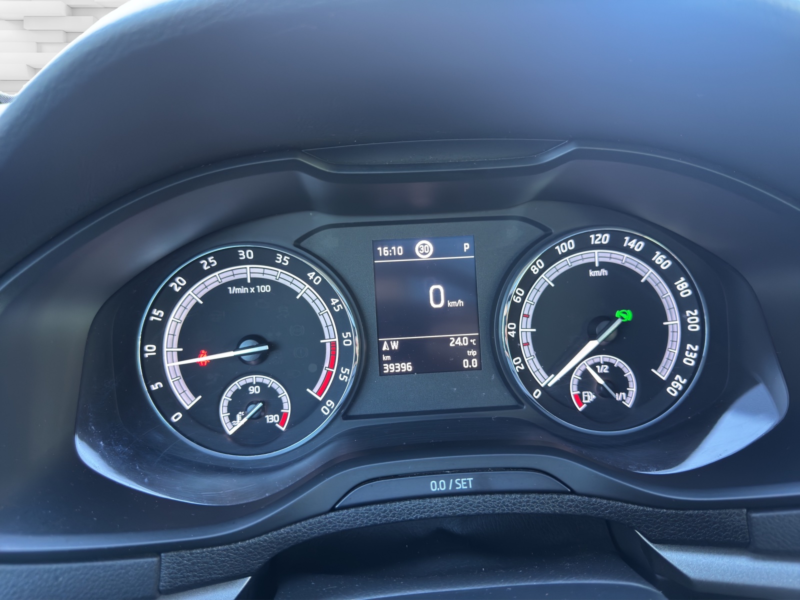SKODA Karoq 2.0 TDI CR Smile 4x4 DSG-image-12