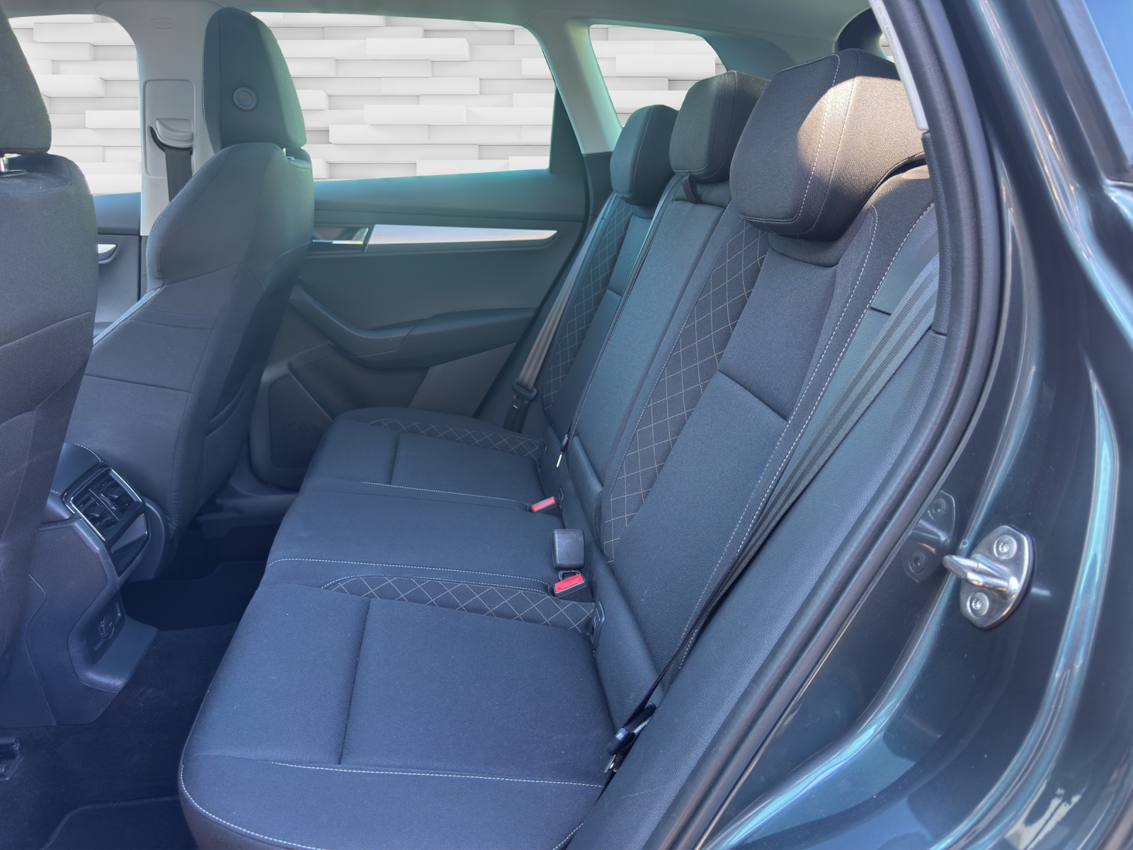 SKODA Karoq 2.0 TDI CR Smile 4x4 DSG-image-9