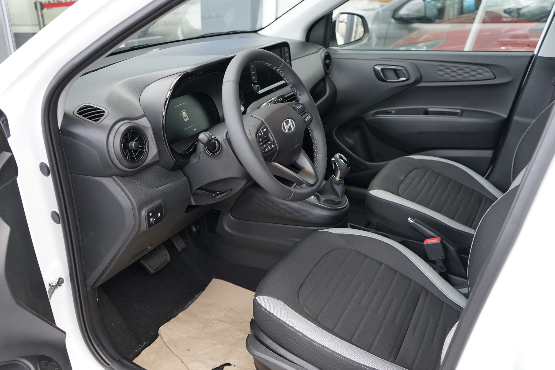 HYUNDAI i10 1.2 Amplia Aut.-image-8