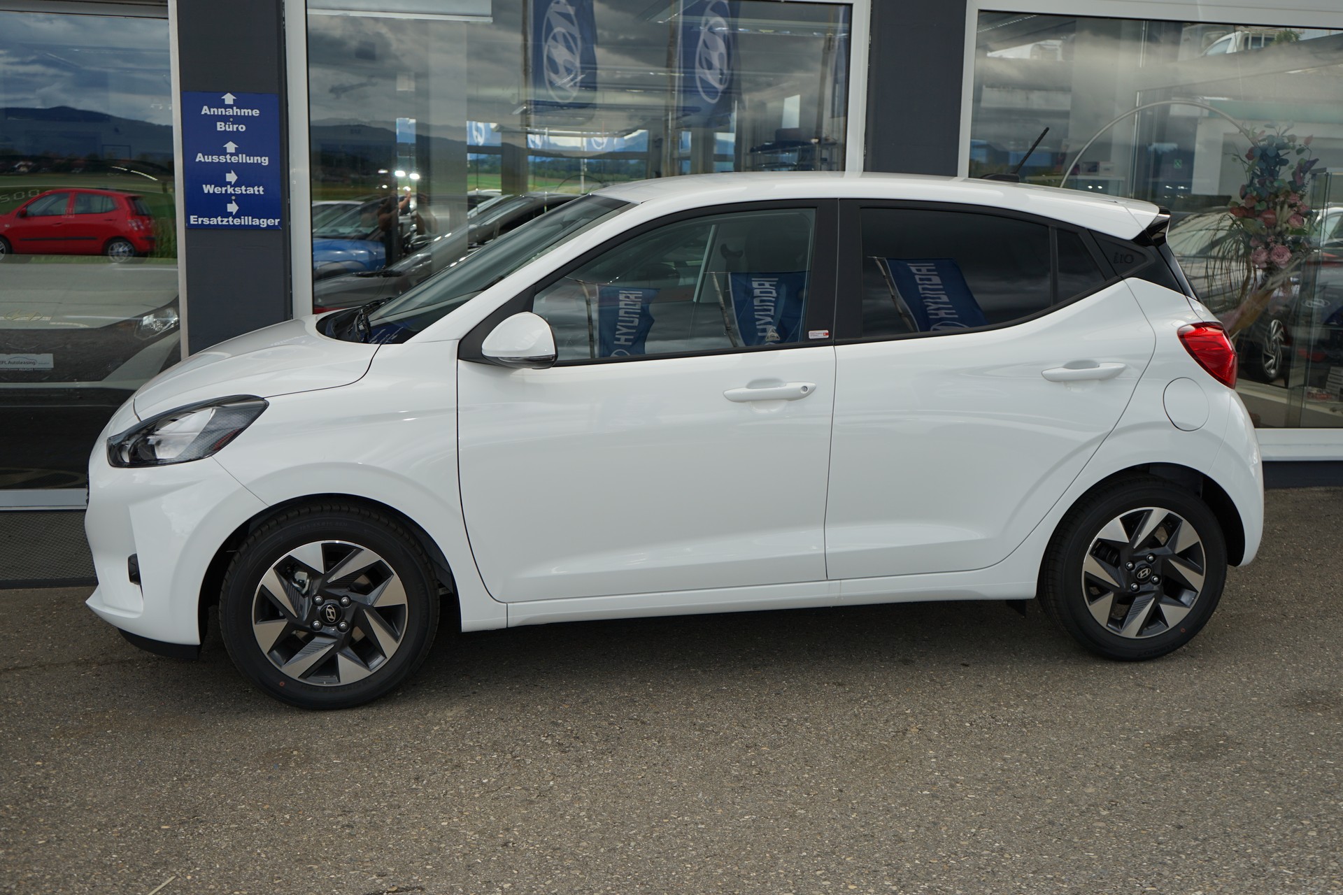 HYUNDAI i10 1.2 Amplia Aut.-image-3
