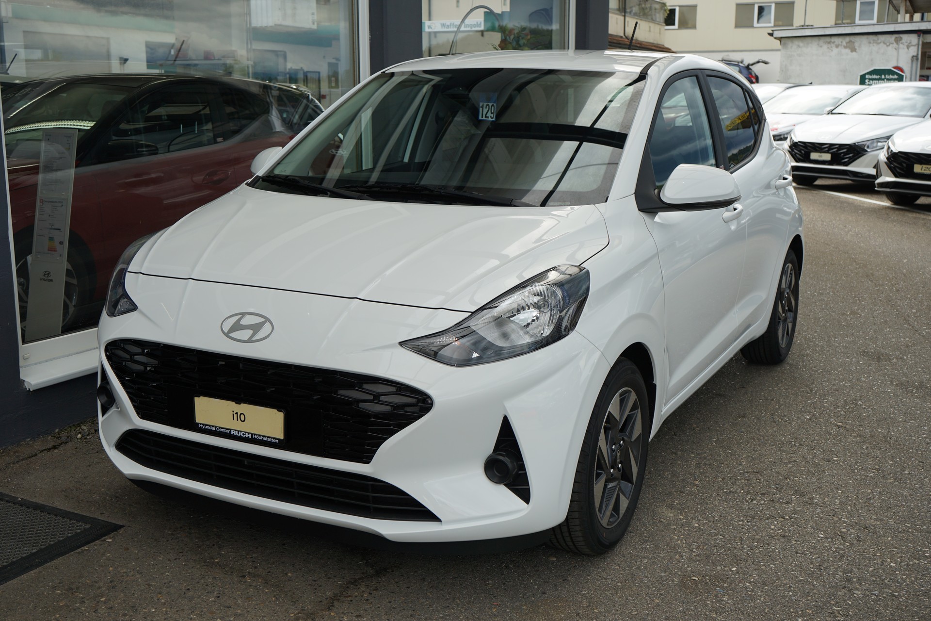 HYUNDAI i10 1.2 Amplia Aut.-image-1