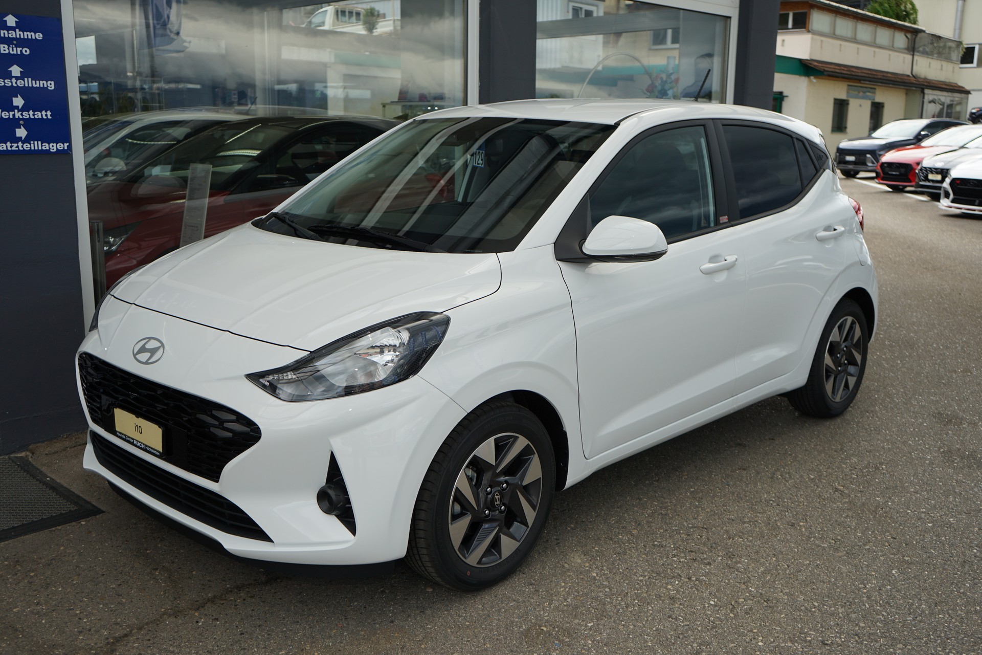 HYUNDAI i10 1.2 Amplia Aut.-image-0