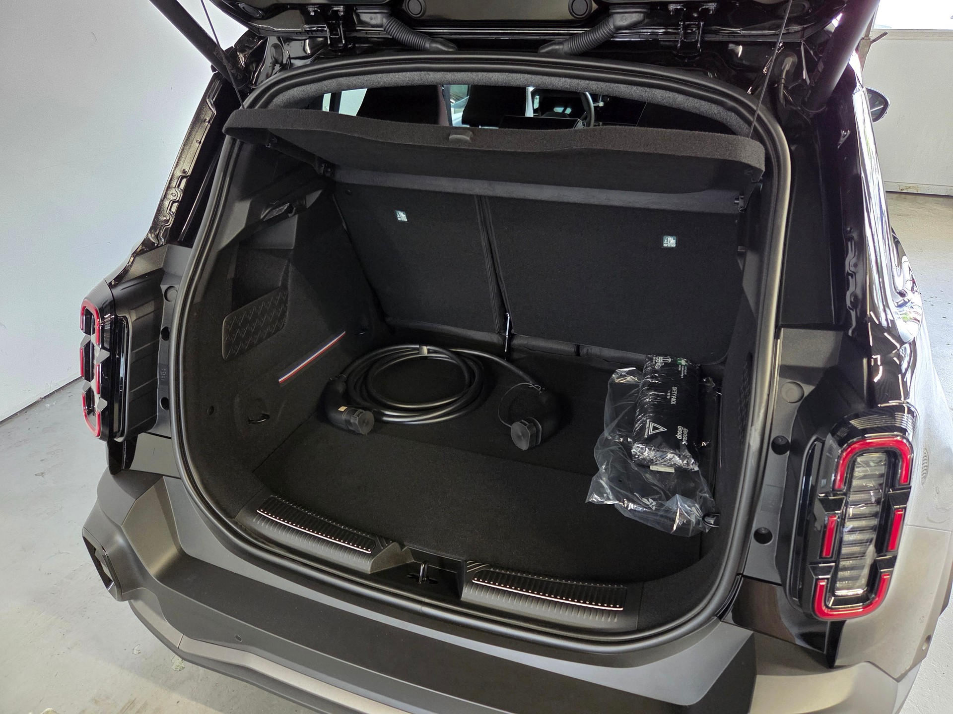 RENAULT R4 E-TECH ELECTRIC iconic 150PS Comfort Range-image-19
