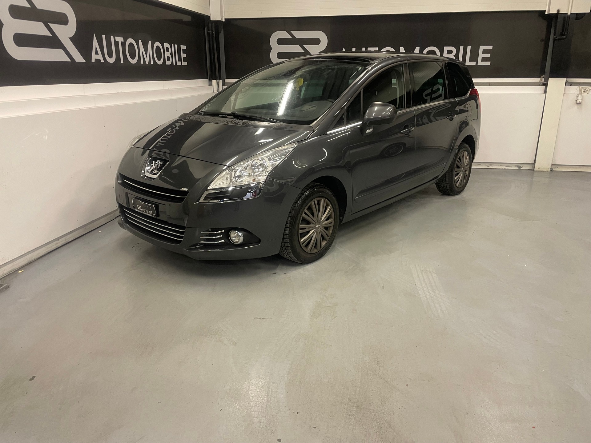 PEUGEOT 5008 1.6 16V T Sport-image-0