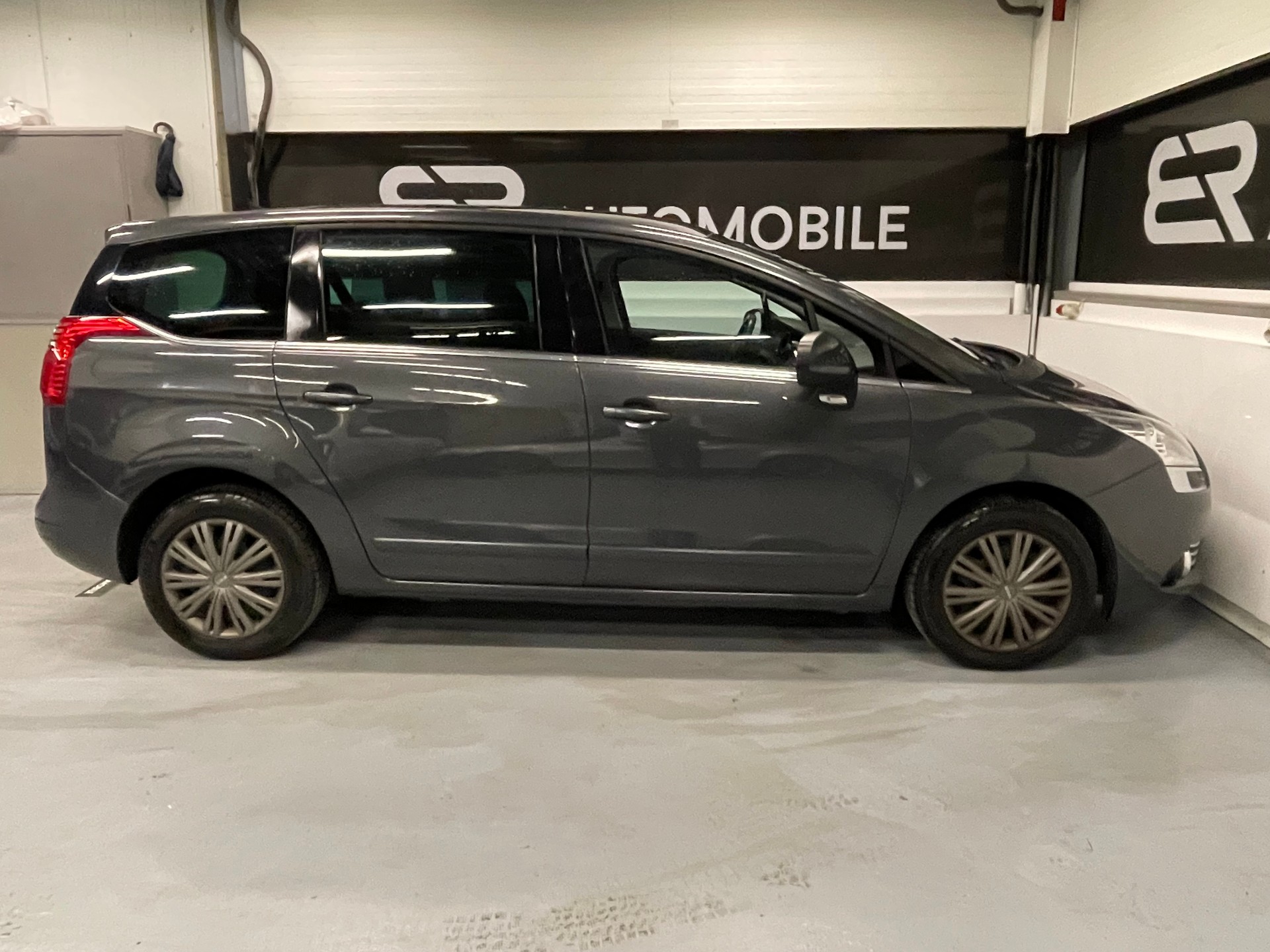 PEUGEOT 5008 1.6 16V T Sport-image-4