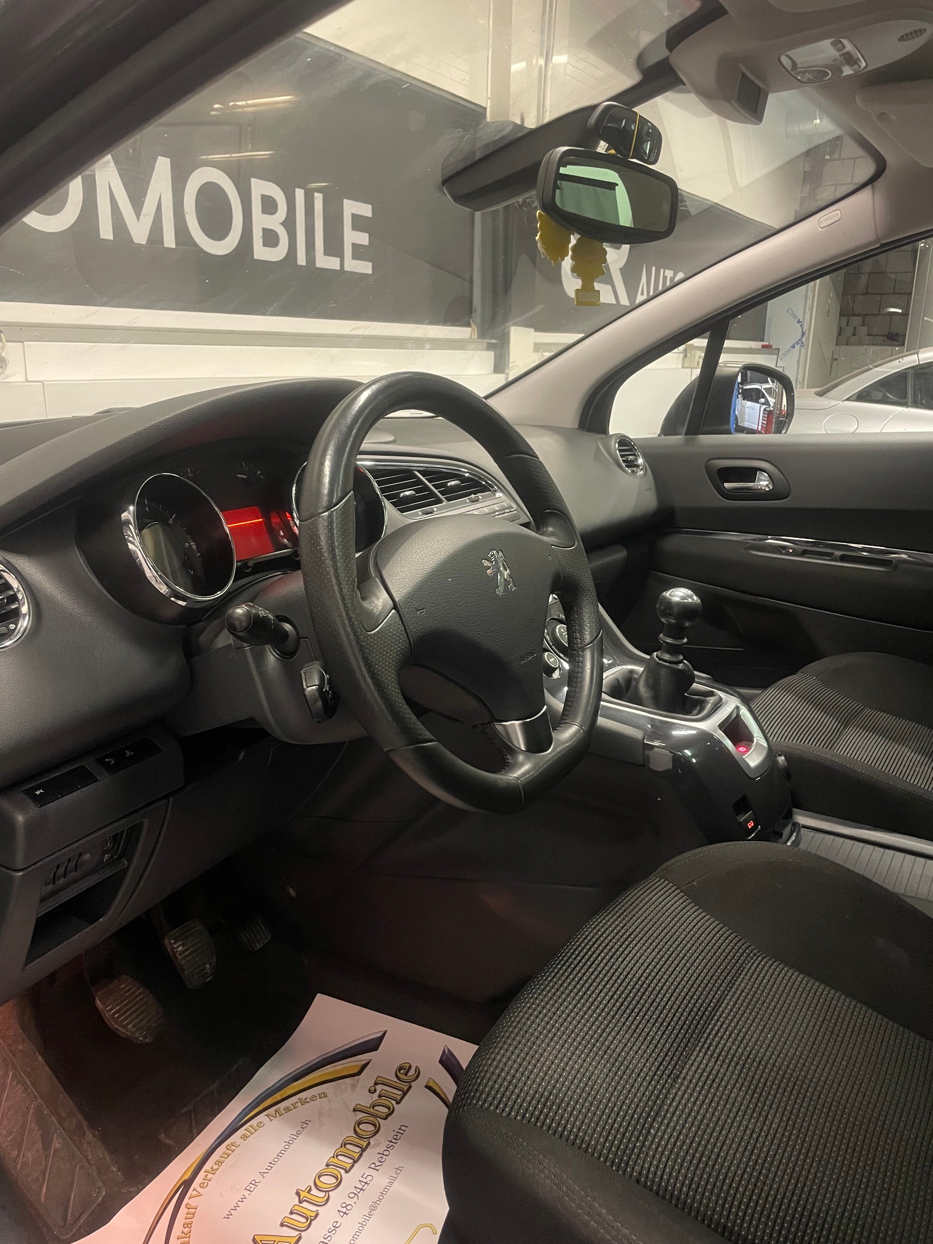 PEUGEOT 5008 1.6 16V T Sport-image-9