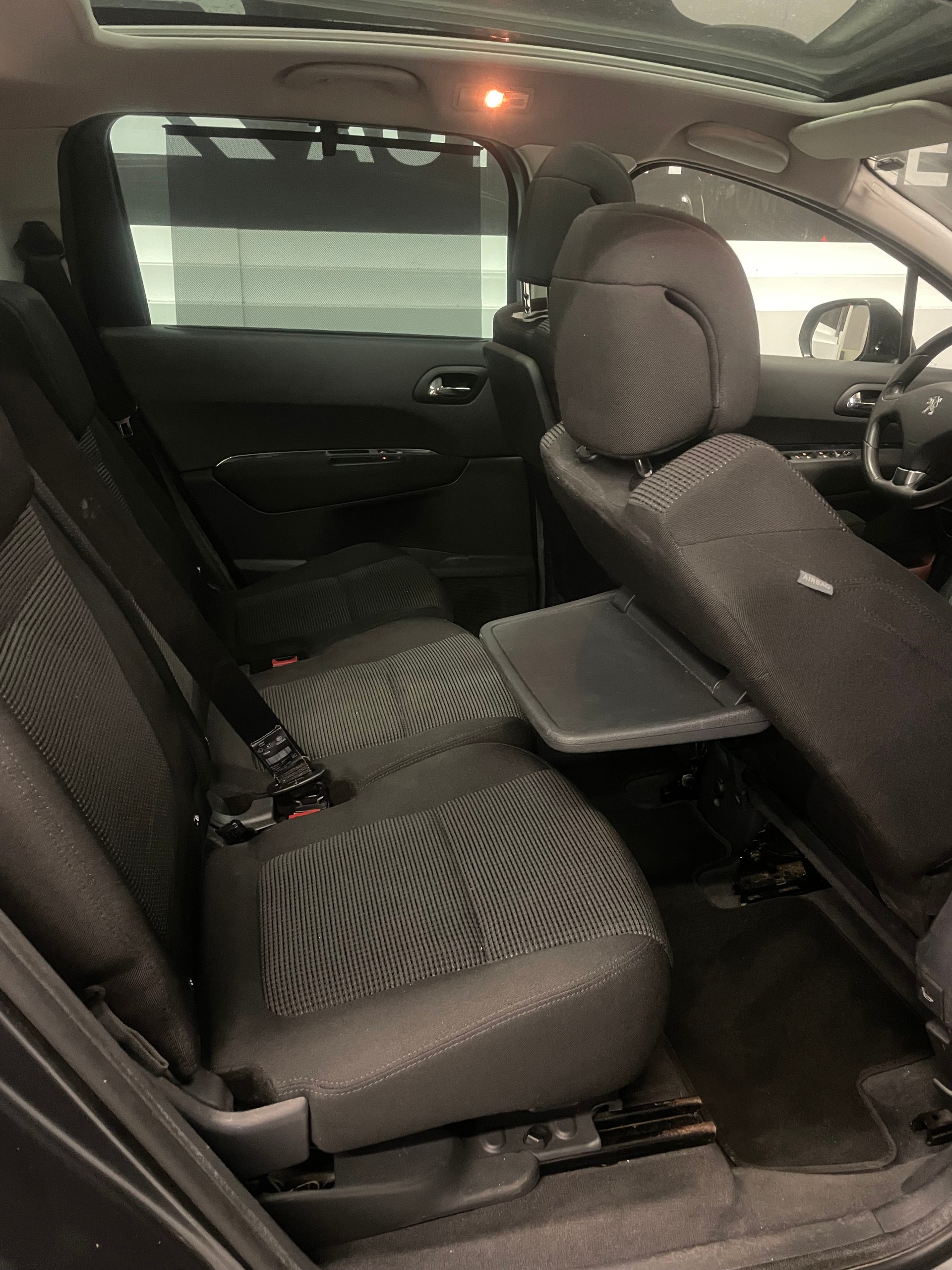 PEUGEOT 5008 1.6 16V T Sport-image-11
