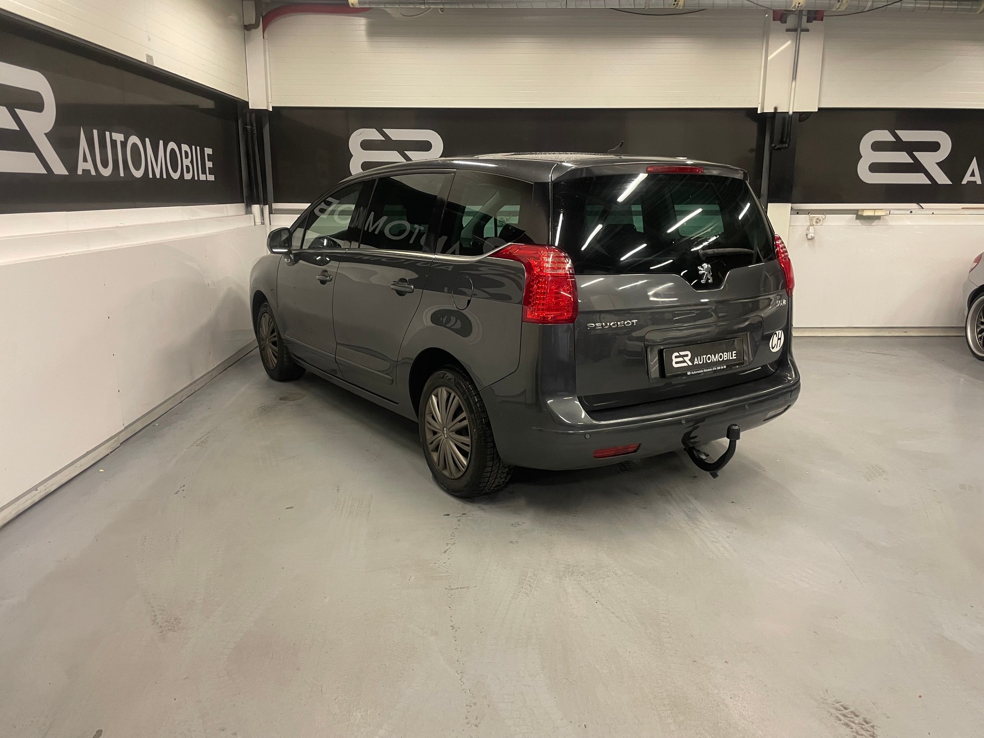PEUGEOT 5008 1.6 16V T Sport-image-3