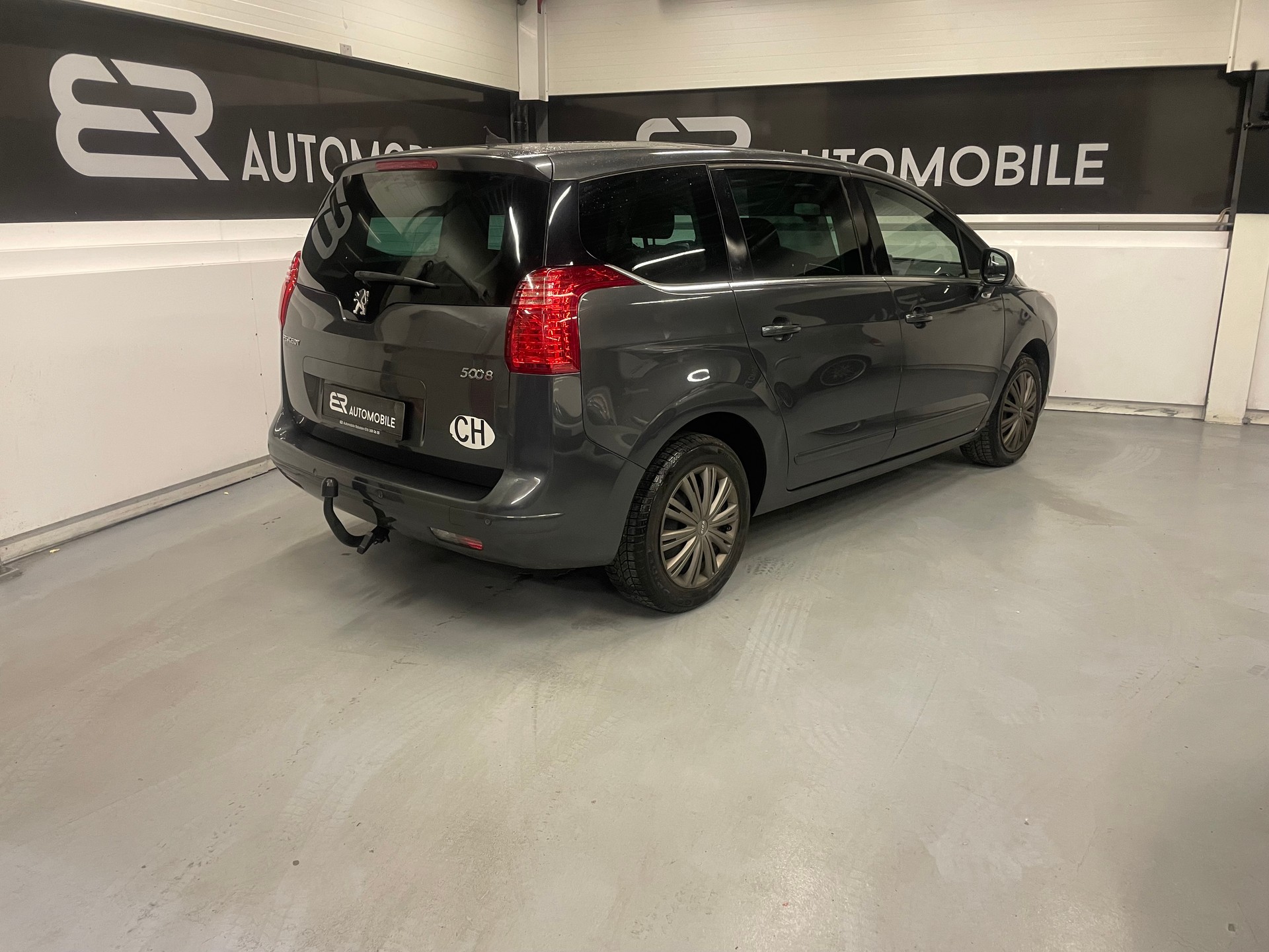 PEUGEOT 5008 1.6 16V T Sport-image-2