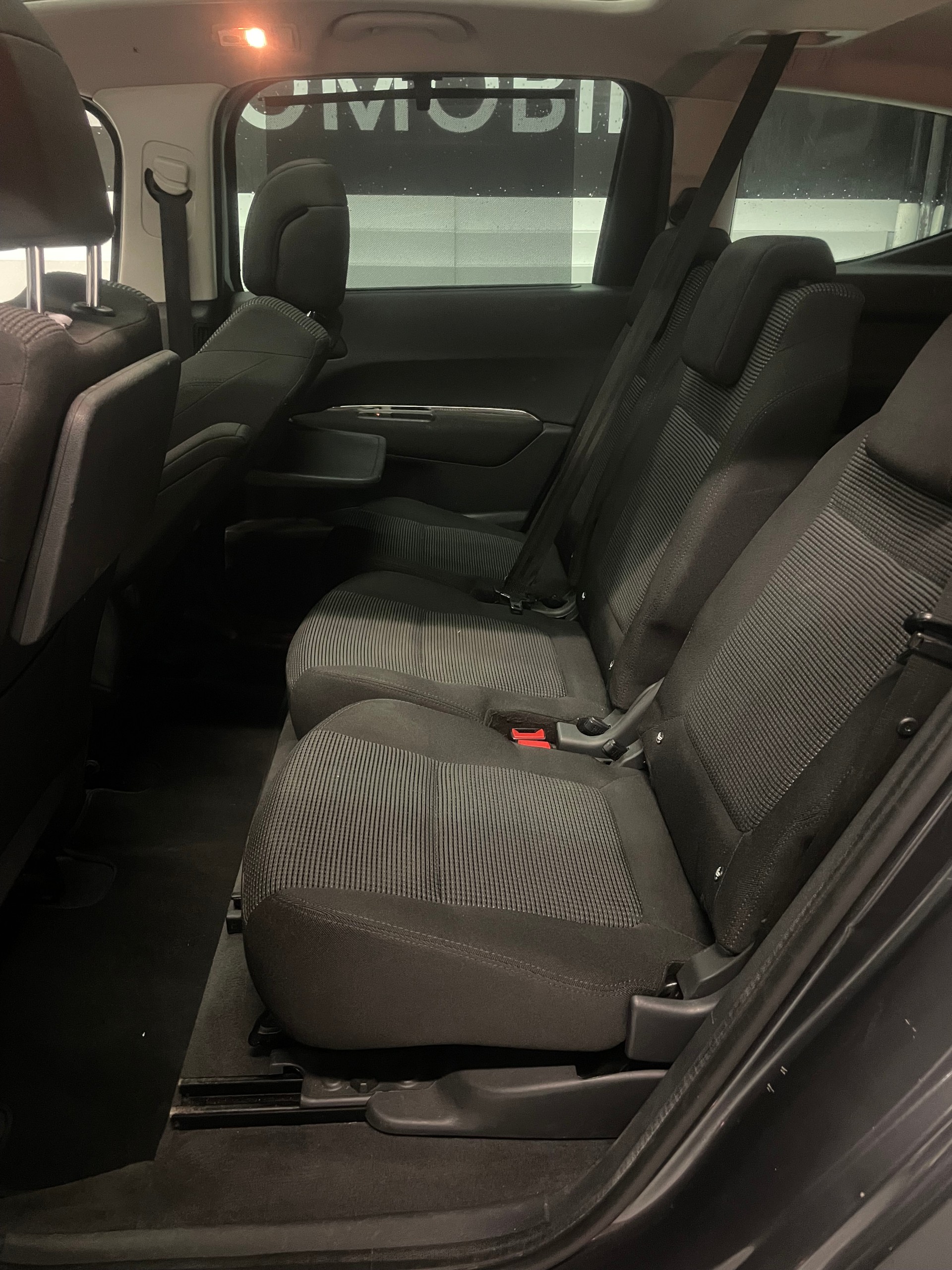 PEUGEOT 5008 1.6 16V T Sport-image-12
