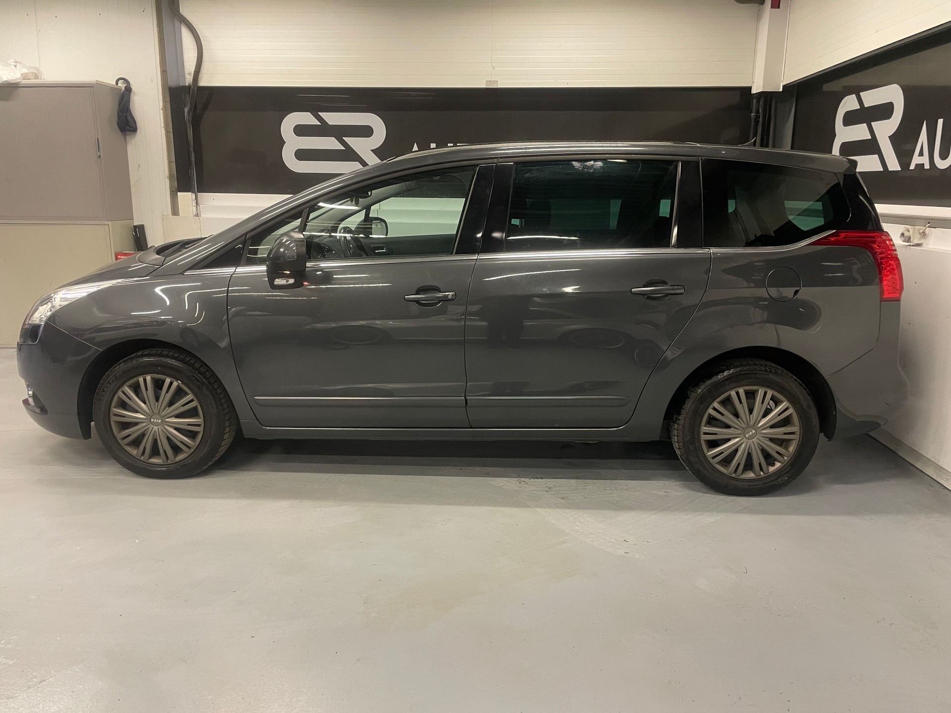 PEUGEOT 5008 1.6 16V T Sport-image-5
