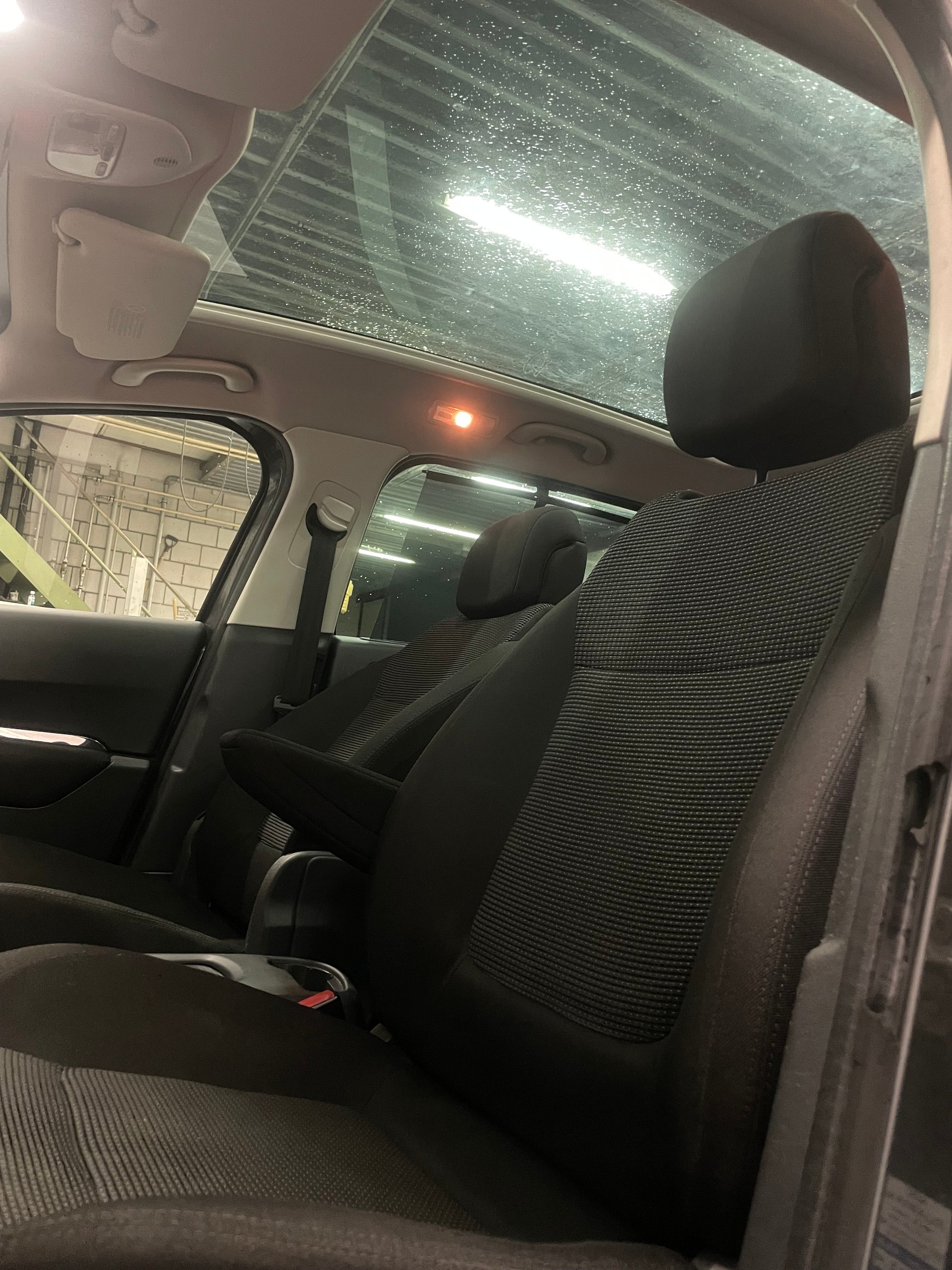 PEUGEOT 5008 1.6 16V T Sport-image-10