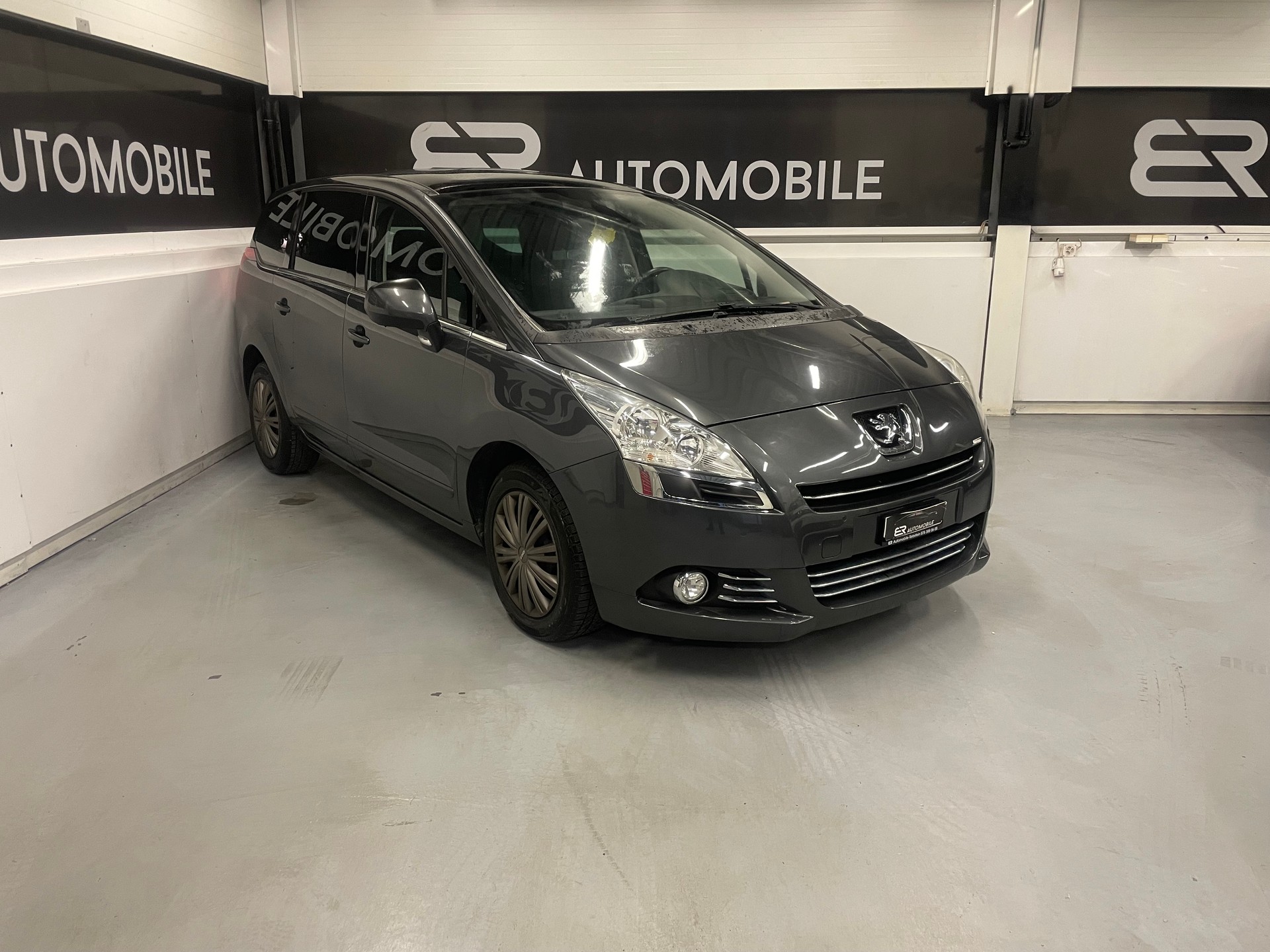 PEUGEOT 5008 1.6 16V T Sport-image-1