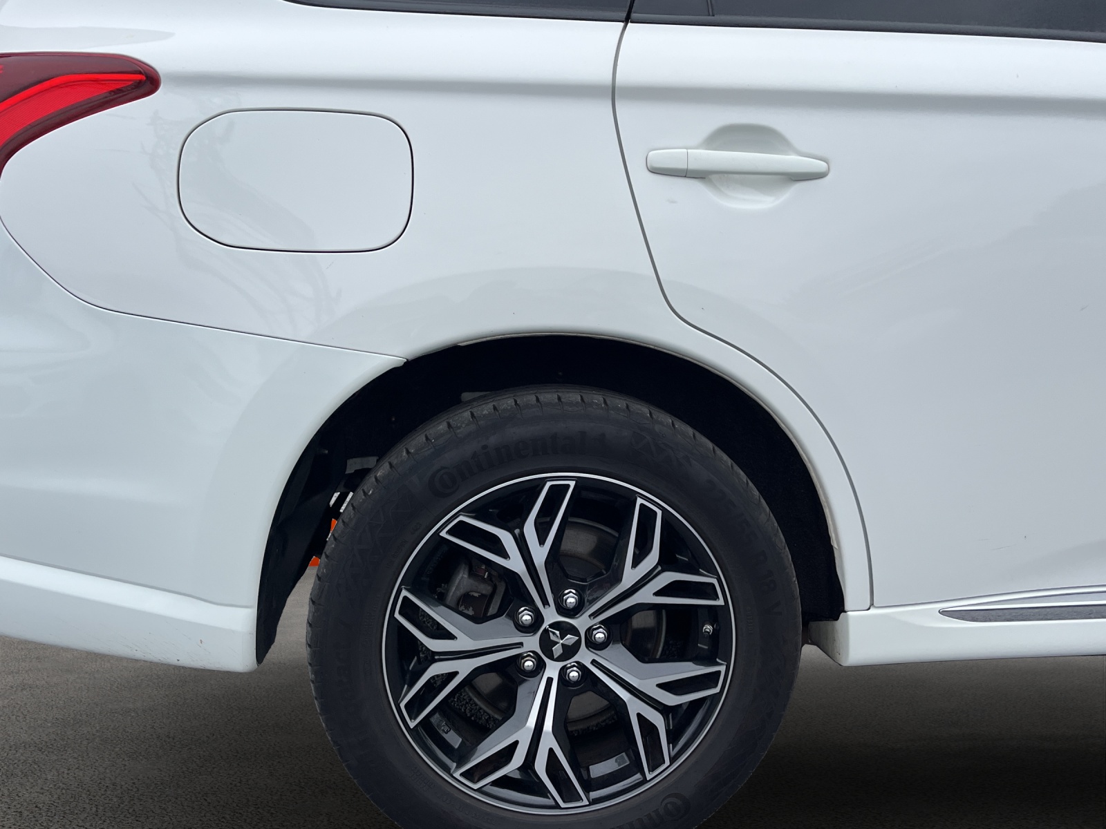 MITSUBISHI Outlander 2.4 PHEV Value 4WD Automatic-image-19