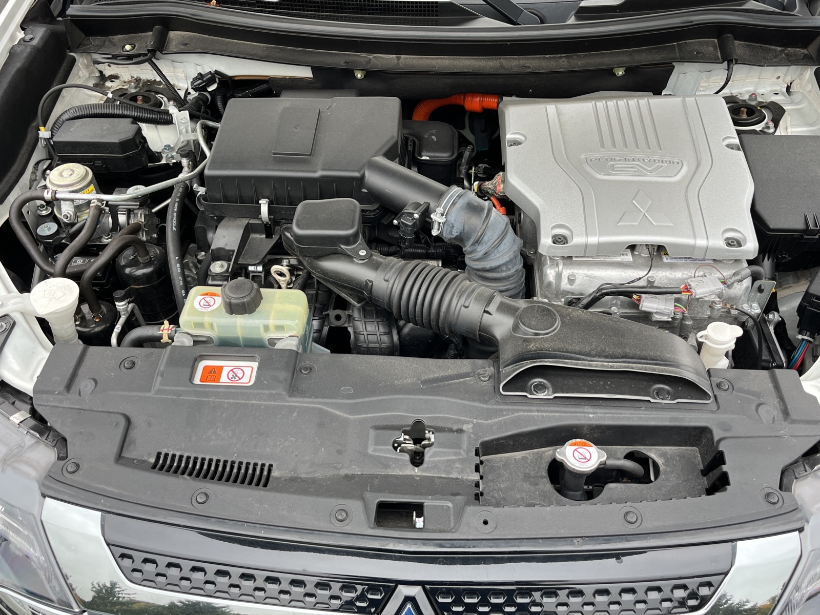 MITSUBISHI Outlander 2.4 PHEV Value 4WD Automatic-image-16