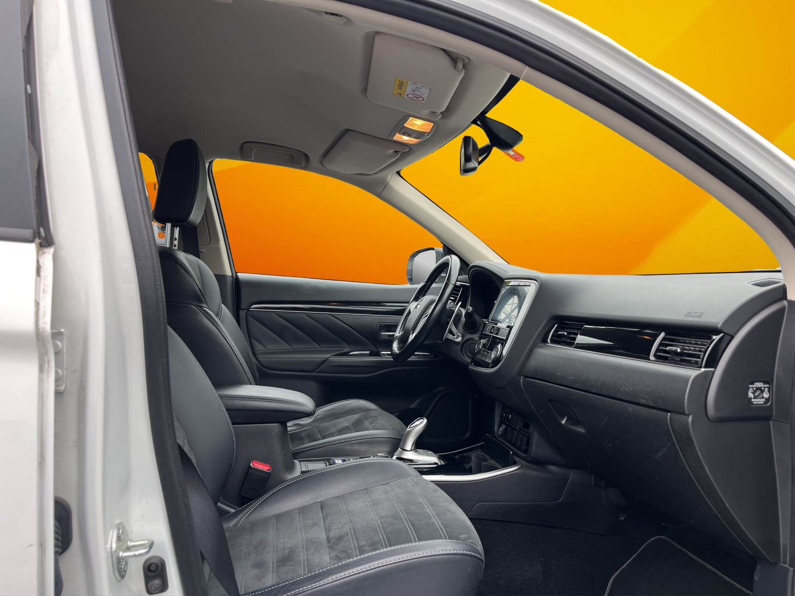MITSUBISHI Outlander 2.4 PHEV Value 4WD Automatic-image-15