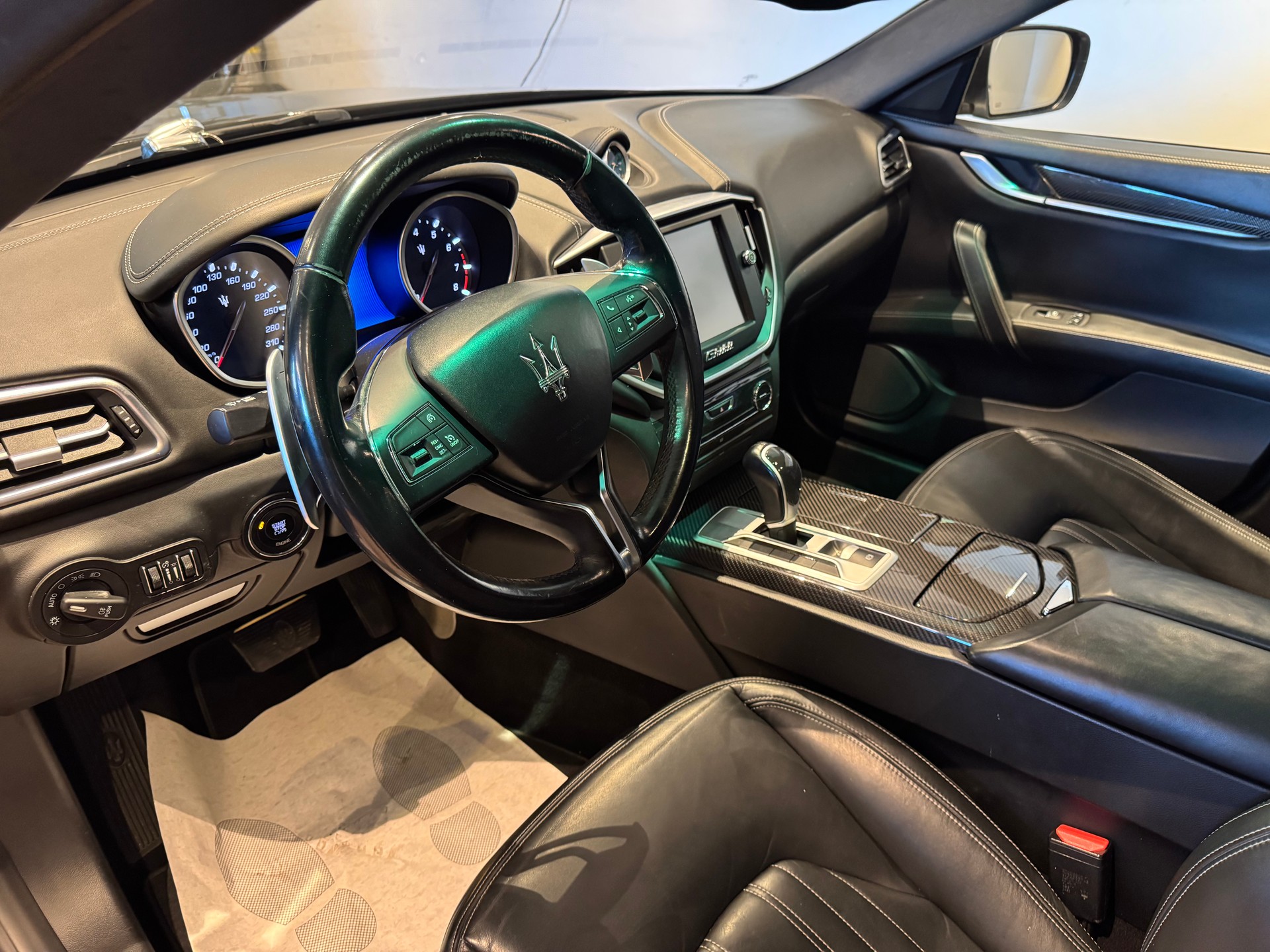 MASERATI Ghibli 3.0 V6 S Q4-image-12