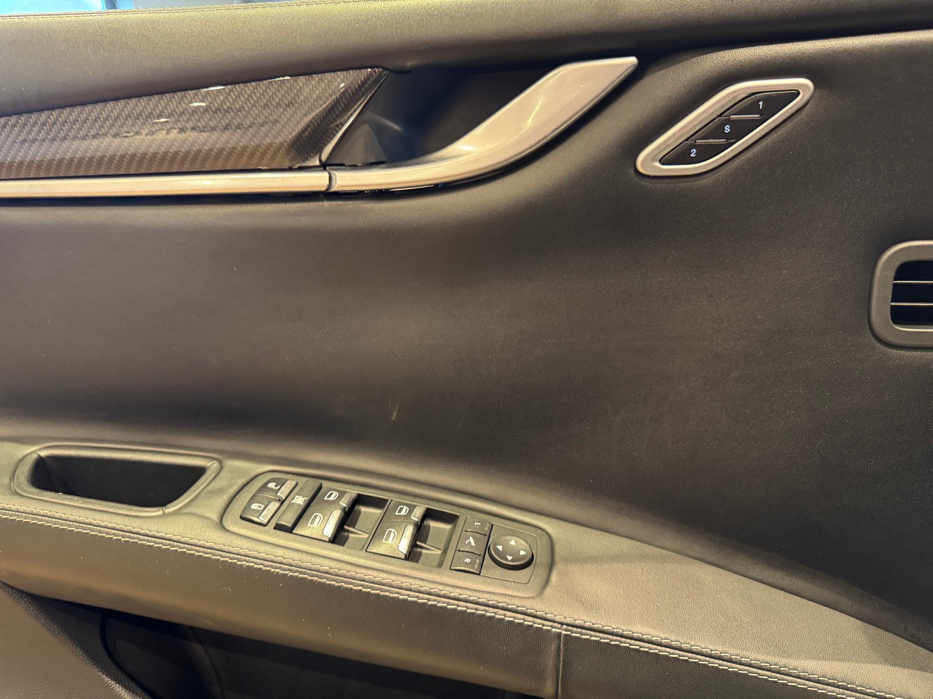 MASERATI Ghibli 3.0 V6 S Q4-image-16