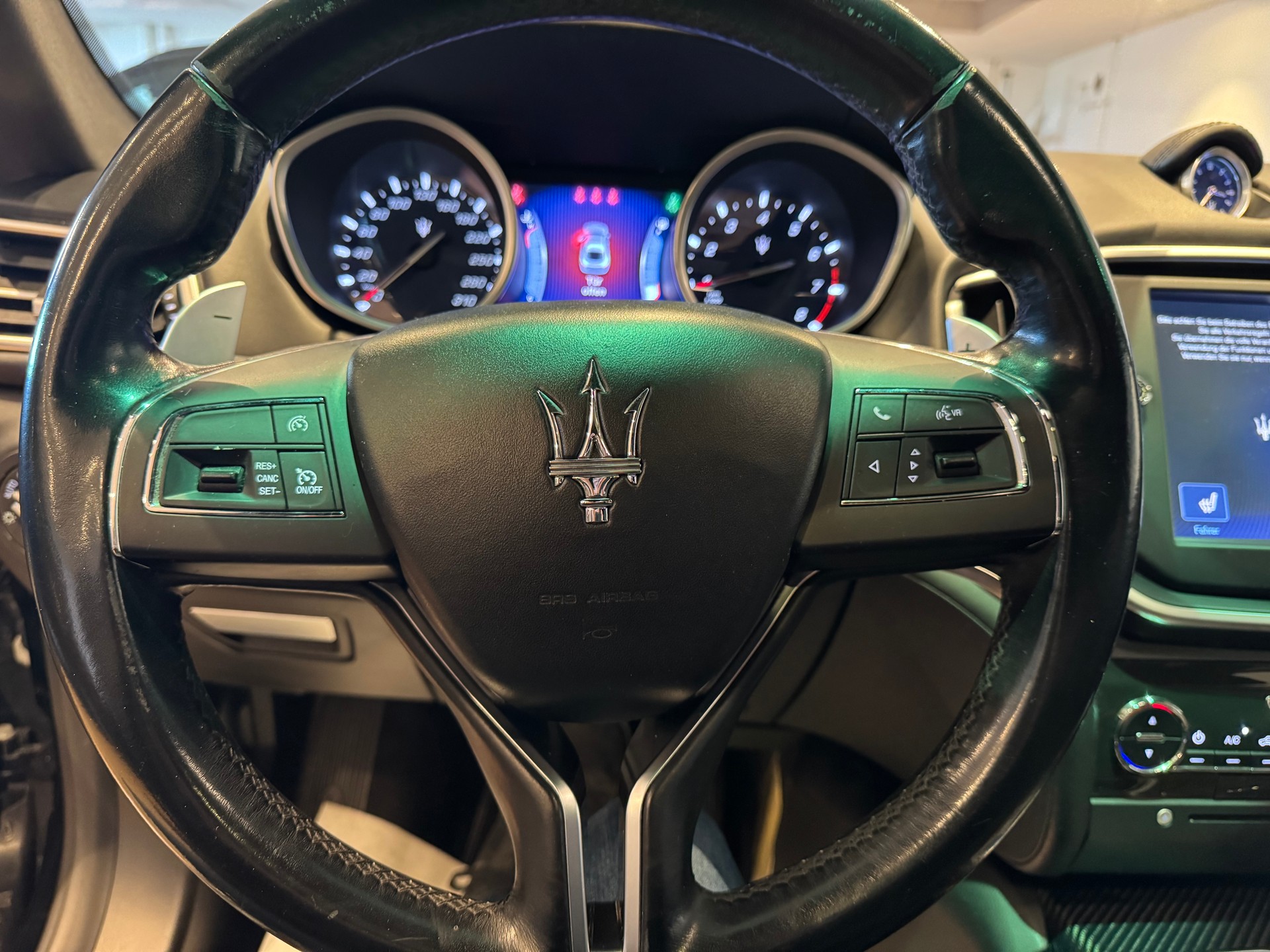 MASERATI Ghibli 3.0 V6 S Q4-image-15