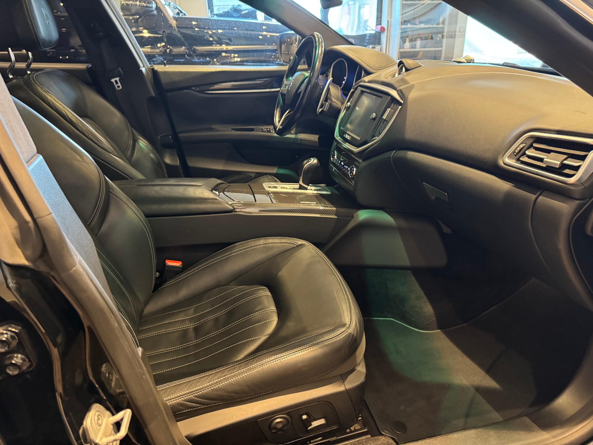 MASERATI Ghibli 3.0 V6 S Q4-image-6