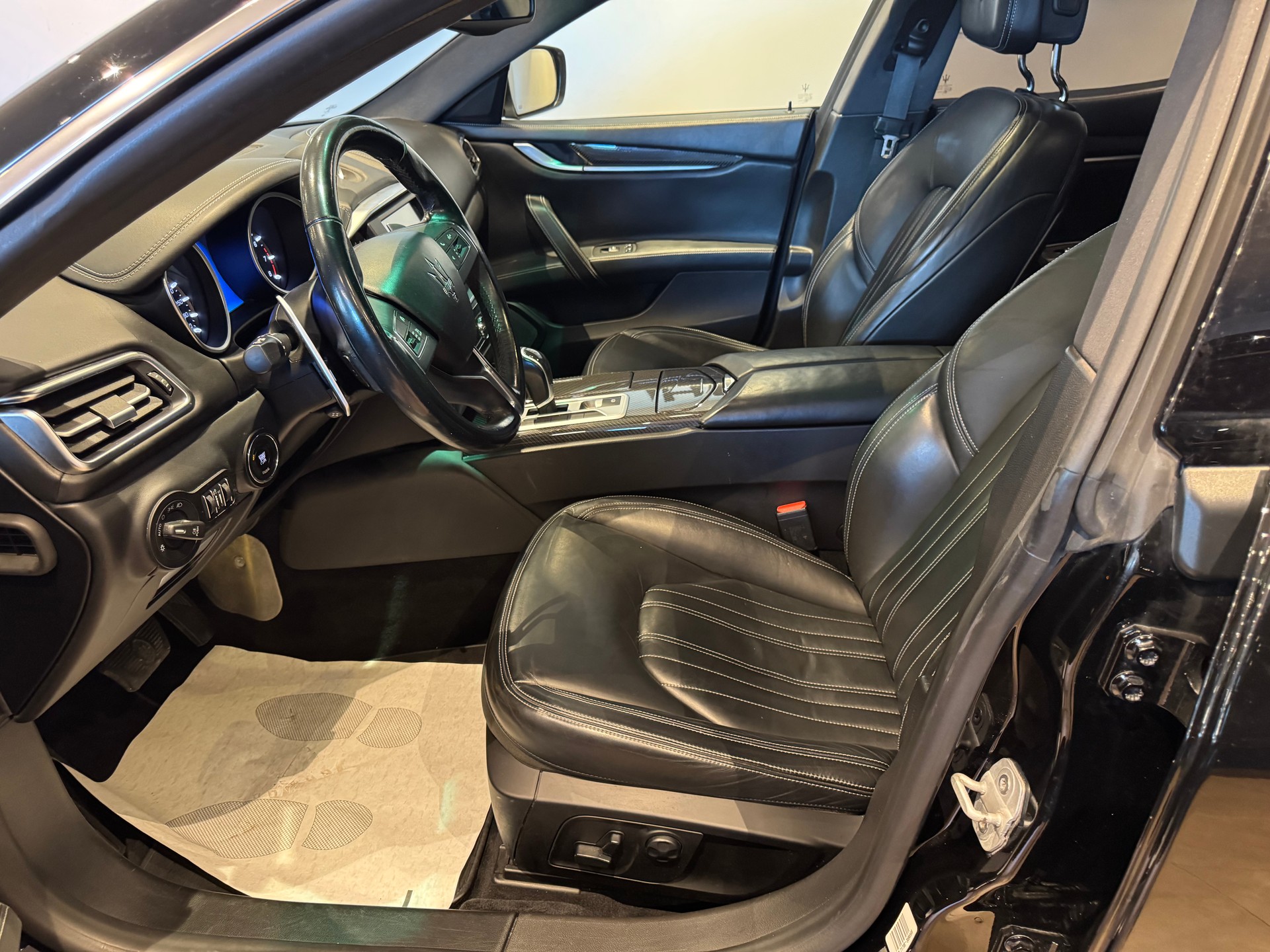 MASERATI Ghibli 3.0 V6 S Q4-image-11