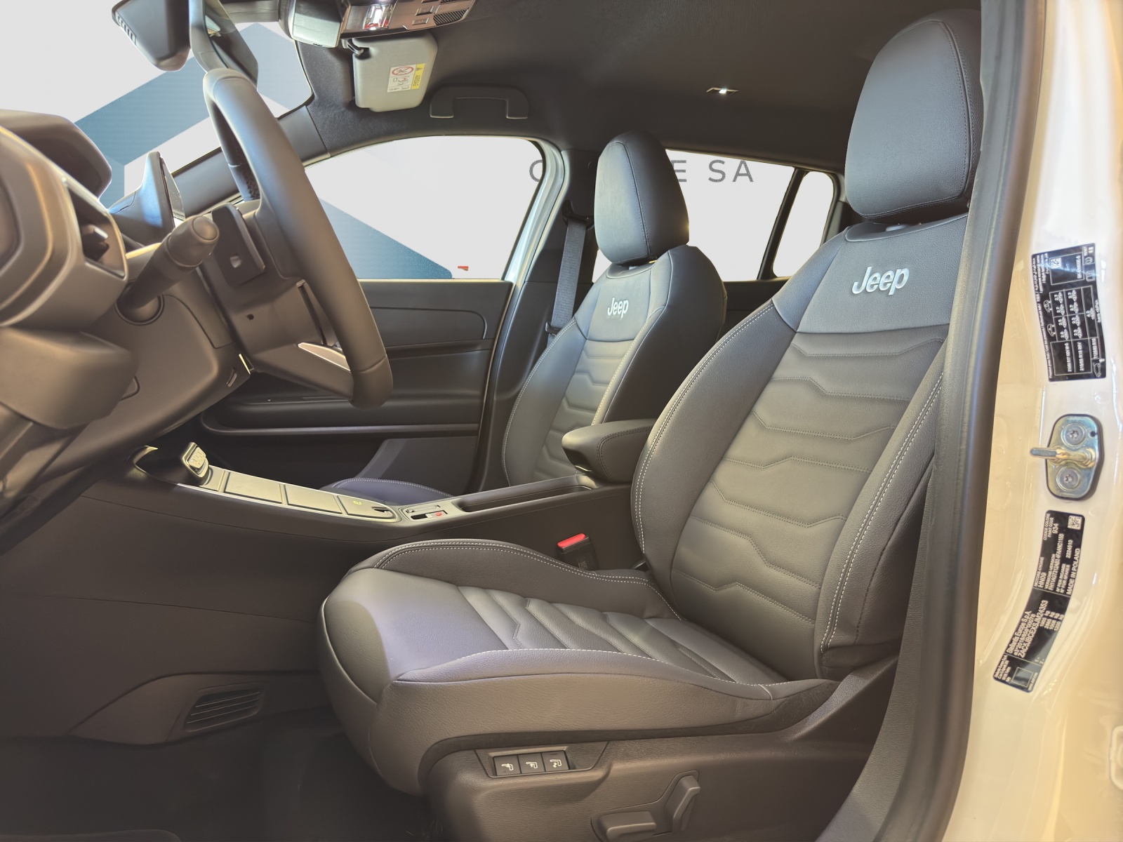 JEEP AVENGER 1.2 MHEV Overland 4-image-8
