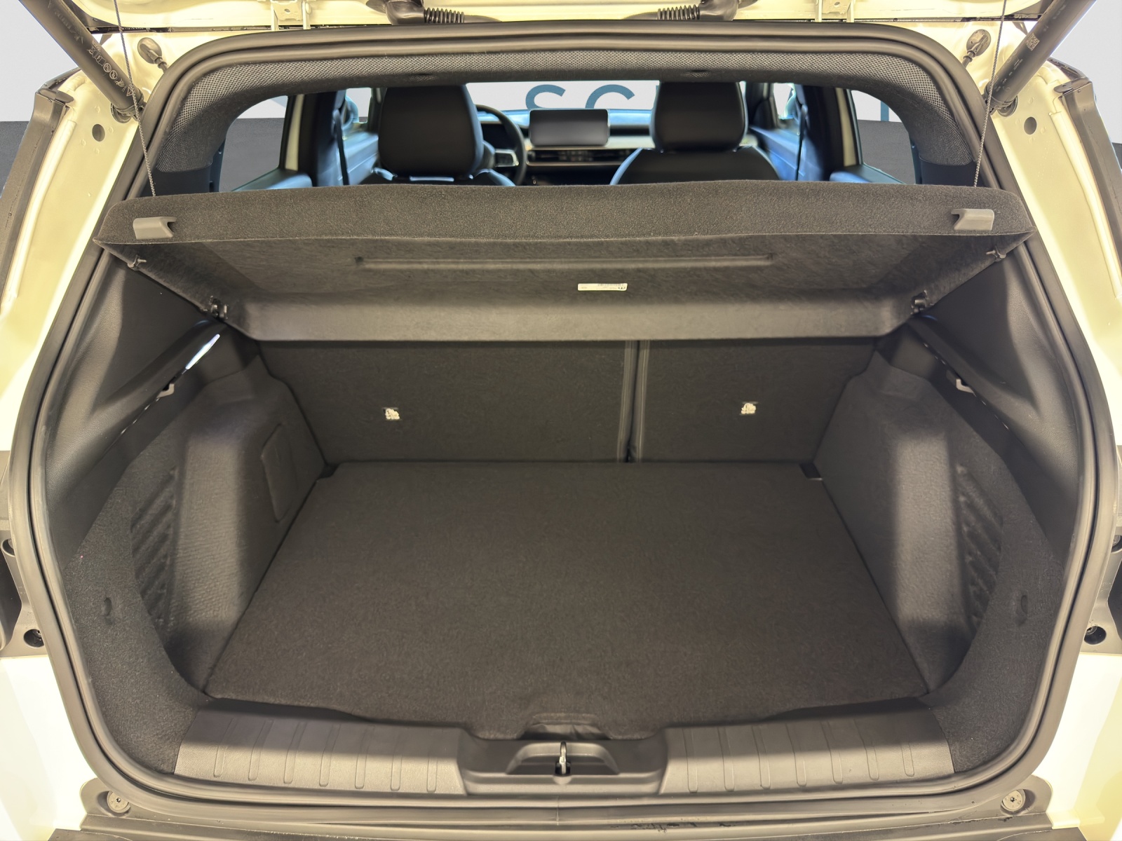 JEEP AVENGER 1.2 MHEV Overland 4-image-6