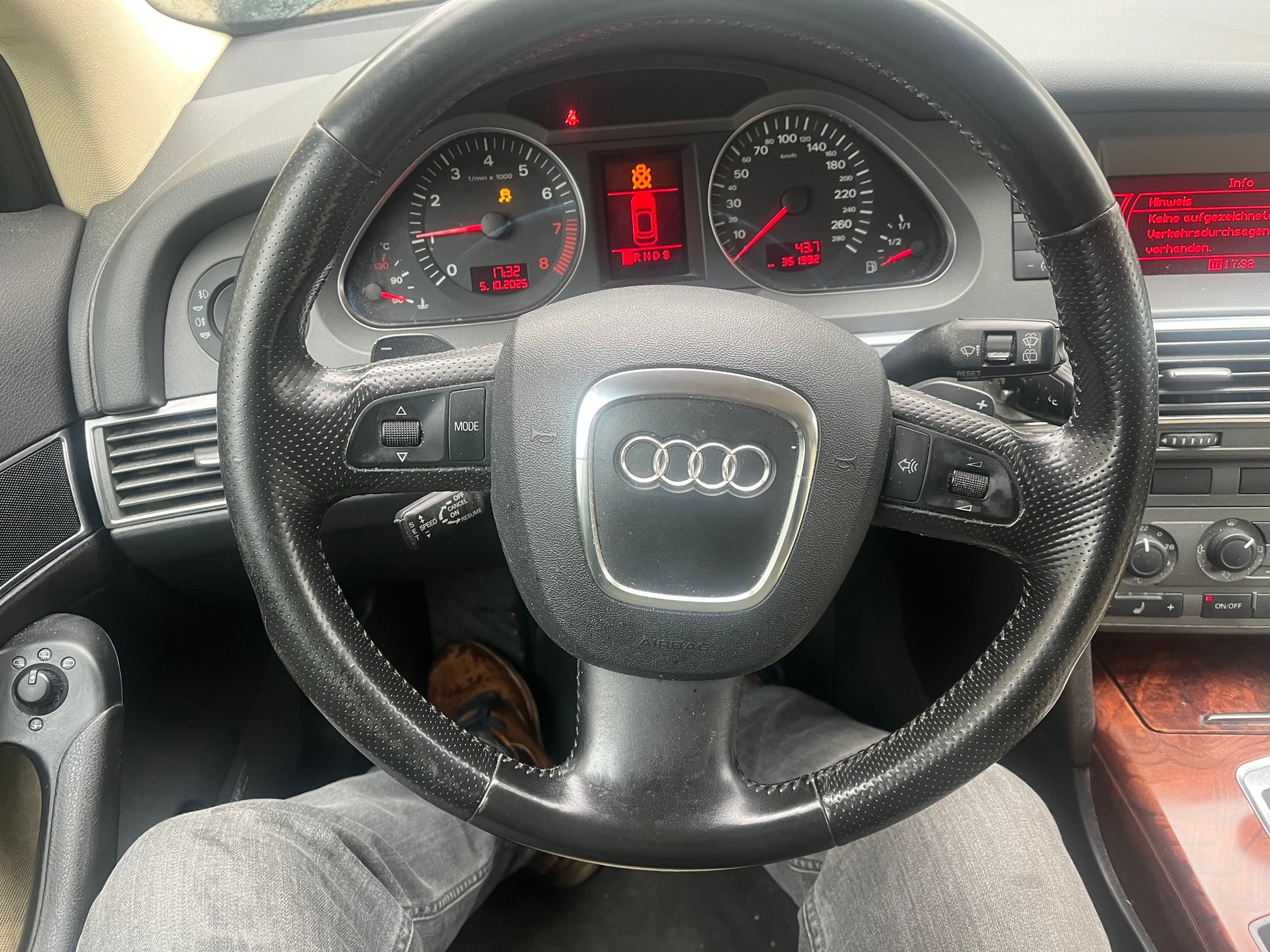 AUDI A6 Avant 3.2 V6 FSI quattro-image-13