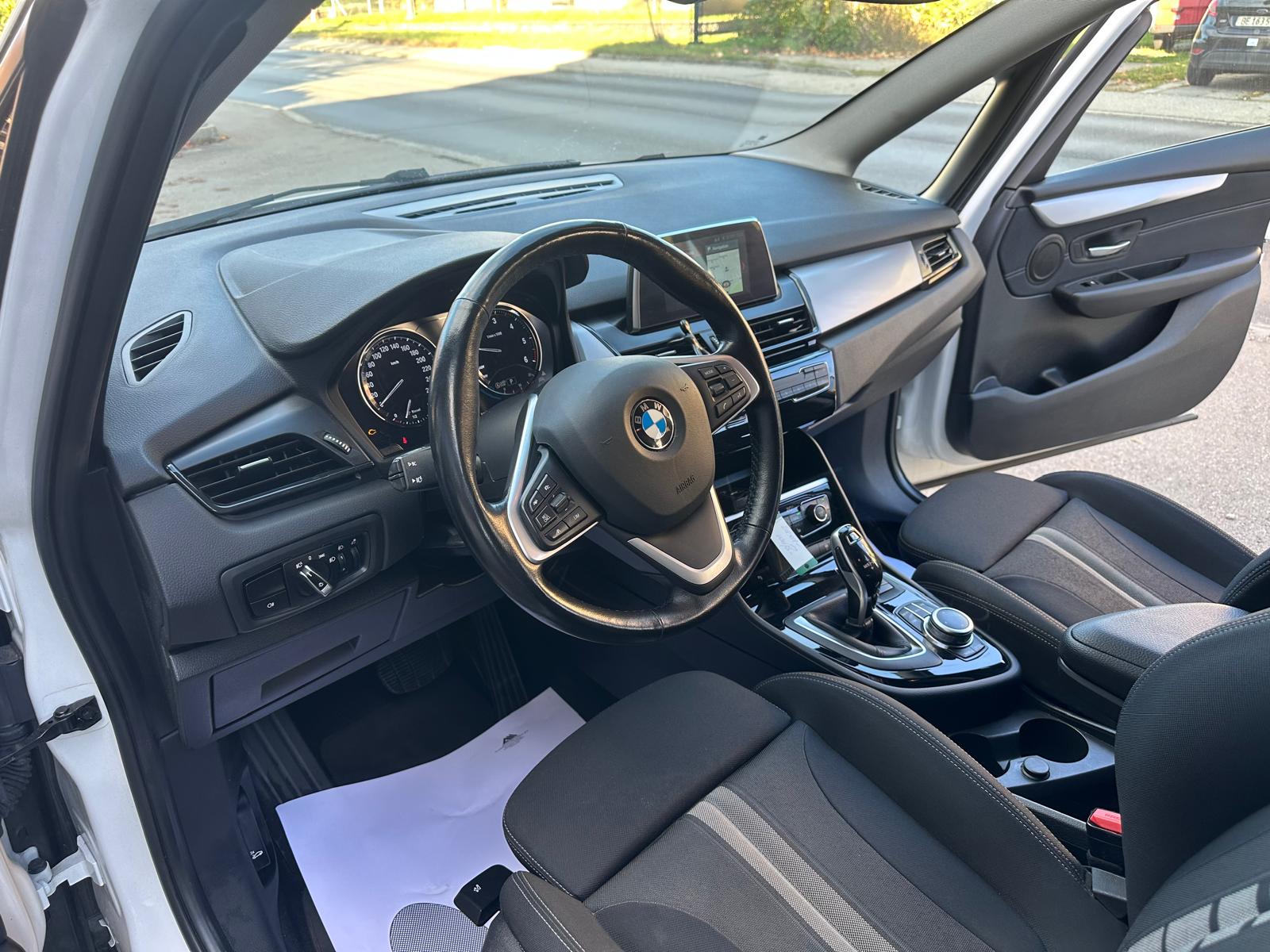 BMW 218d xDrive Gran Tourer Steptronic-image-8